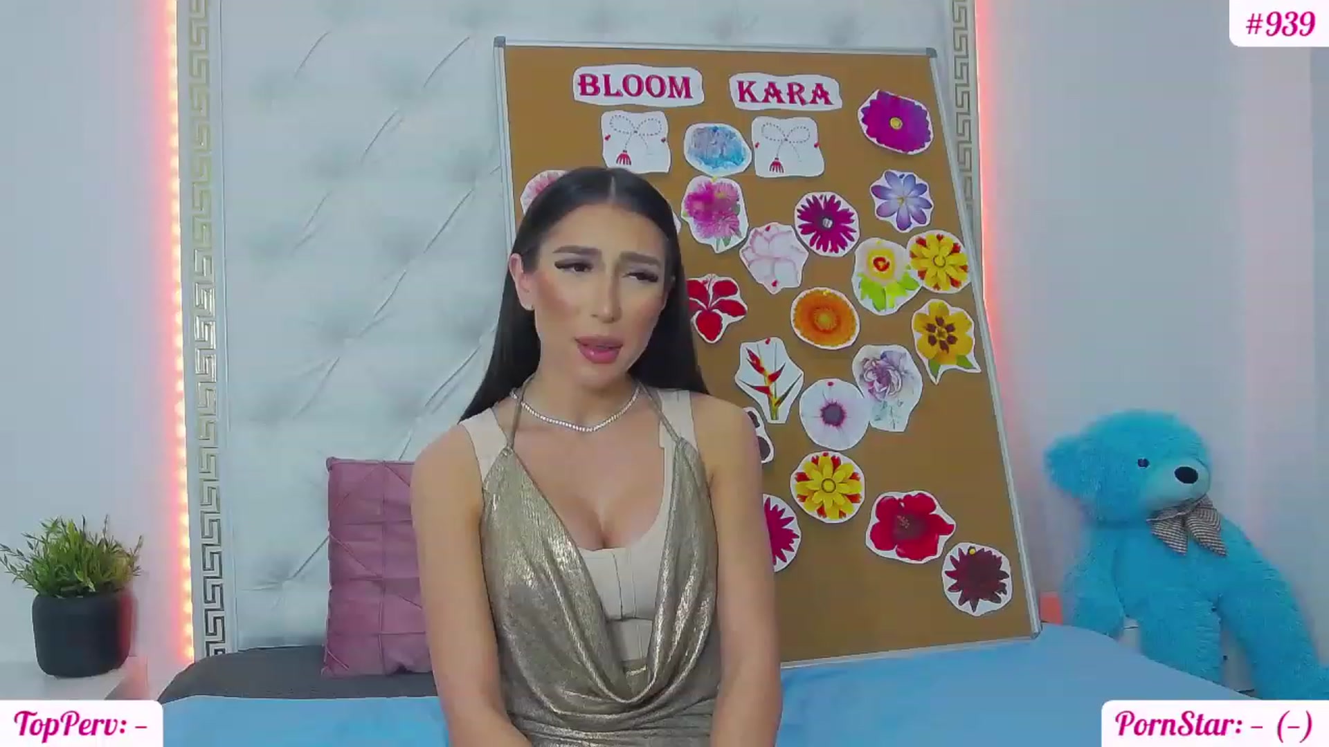 Gallery image thumbnail from KaraKhalifa's myfreecams stream on, 03/02/2023, 14:35 image 2 of 20
