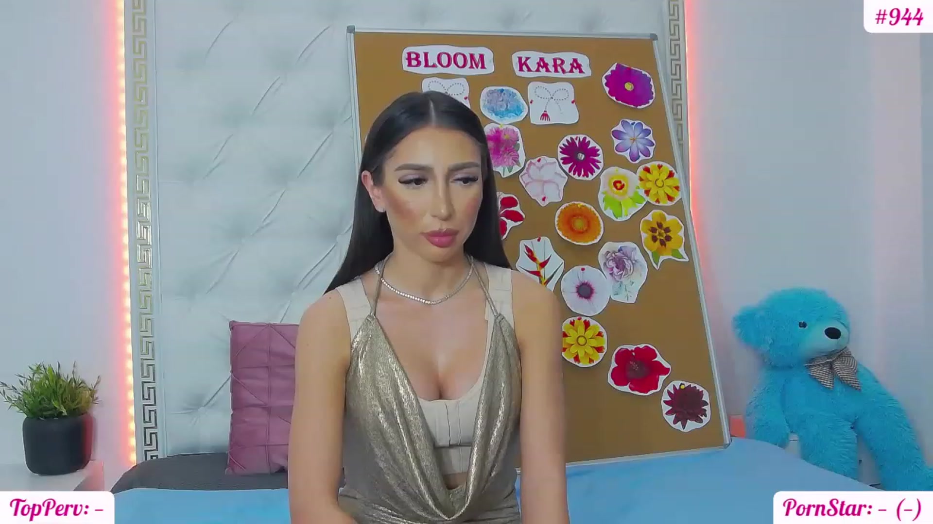Gallery image thumbnail from KaraKhalifa's myfreecams stream on, 03/02/2023, 14:35 image 6 of 20