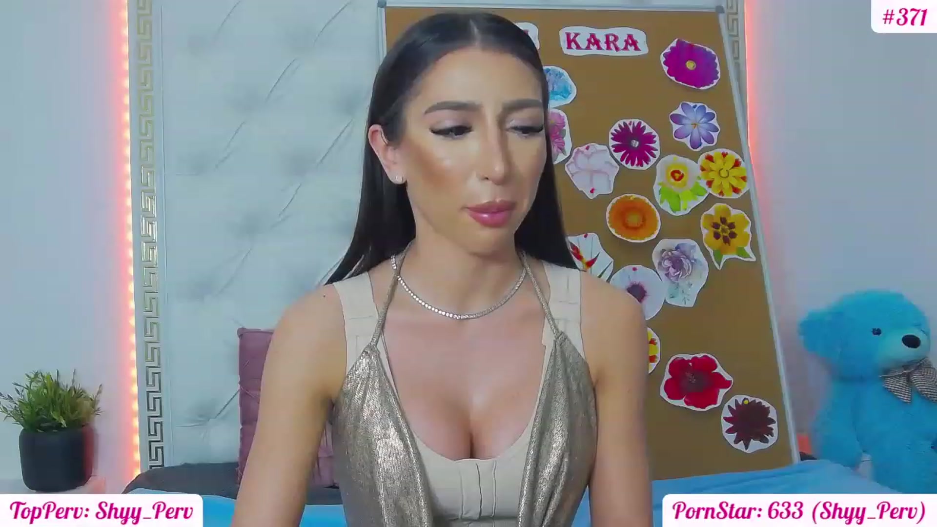 Gallery image thumbnail from KaraKhalifa's myfreecams stream on, 03/02/2023, 19:23 image 13 of 20