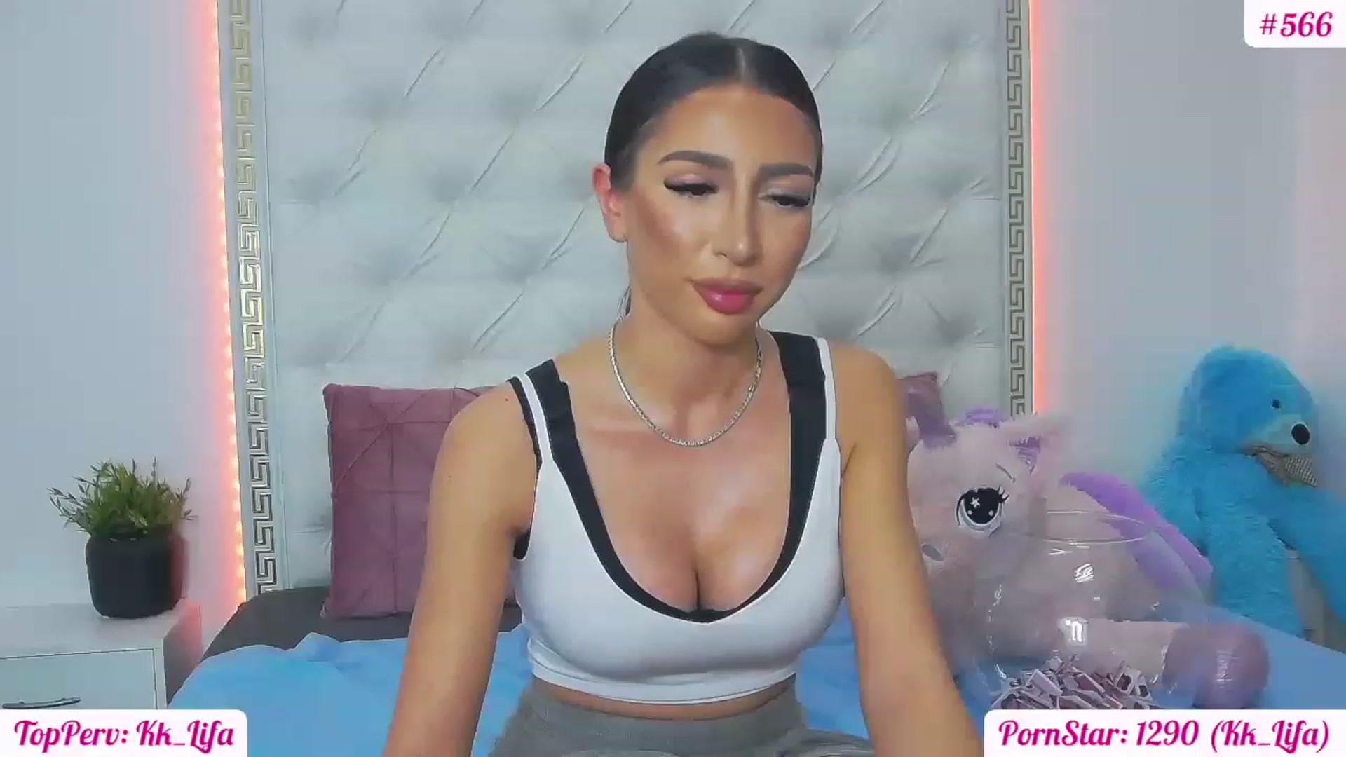 Gallery image thumbnail from KaraKhalifa's myfreecams stream on, 03/04/2023, 16:55 image 16 of 20
