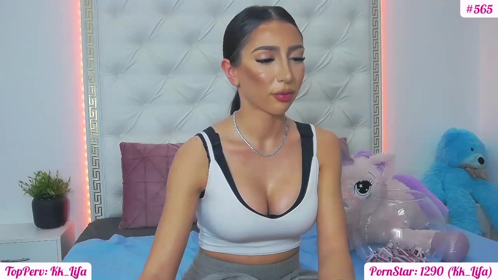 Gallery image thumbnail from KaraKhalifa's myfreecams stream on, 03/04/2023, 16:55 image 15 of 20