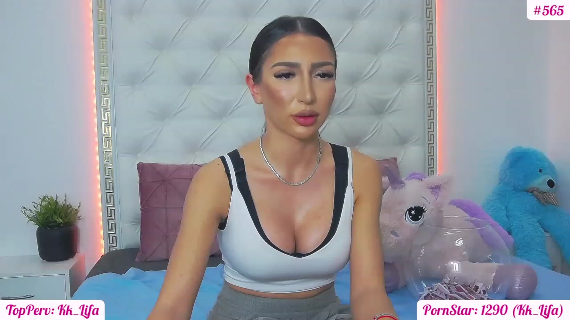Gallery image thumbnail from KaraKhalifa's myfreecams stream on, 03/04/2023, 16:55 image 14 of 20