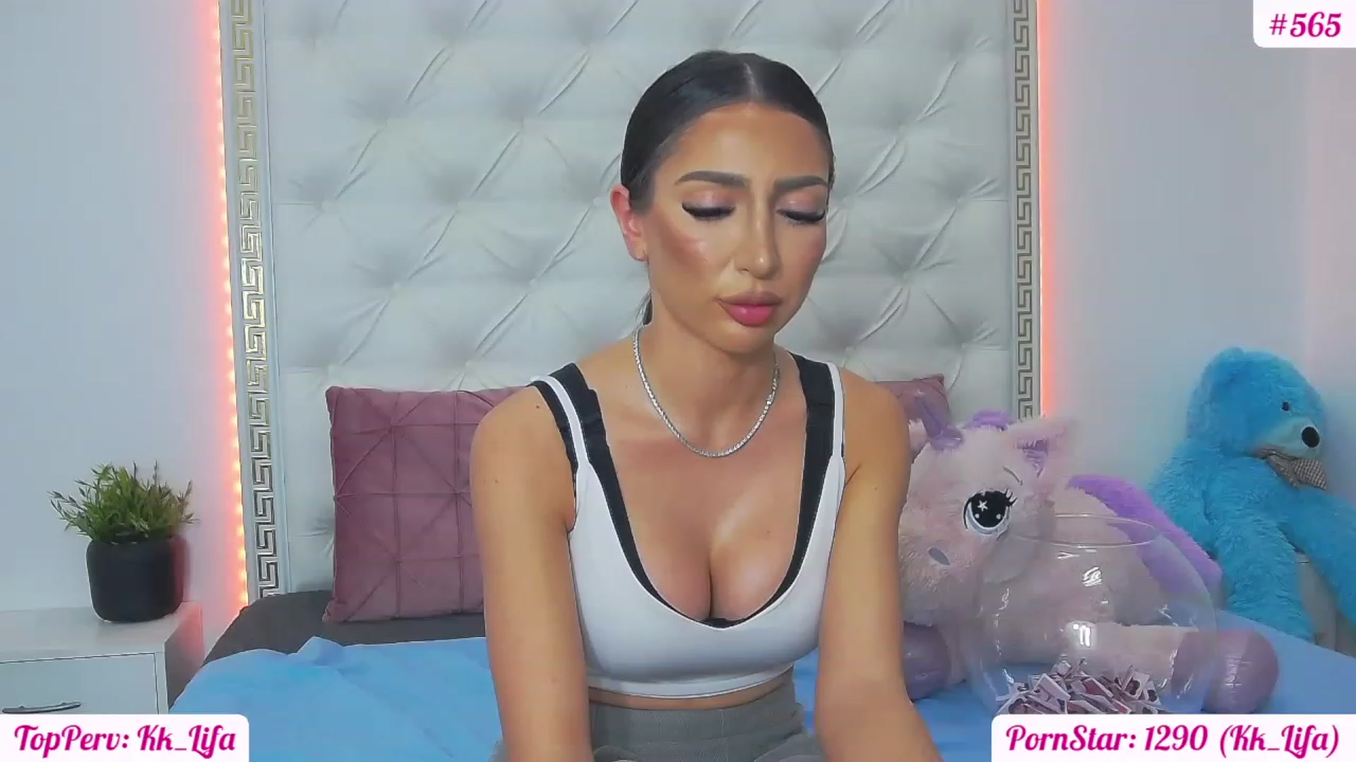 Gallery image thumbnail from KaraKhalifa's myfreecams stream on, 03/04/2023, 16:55 image 13 of 20