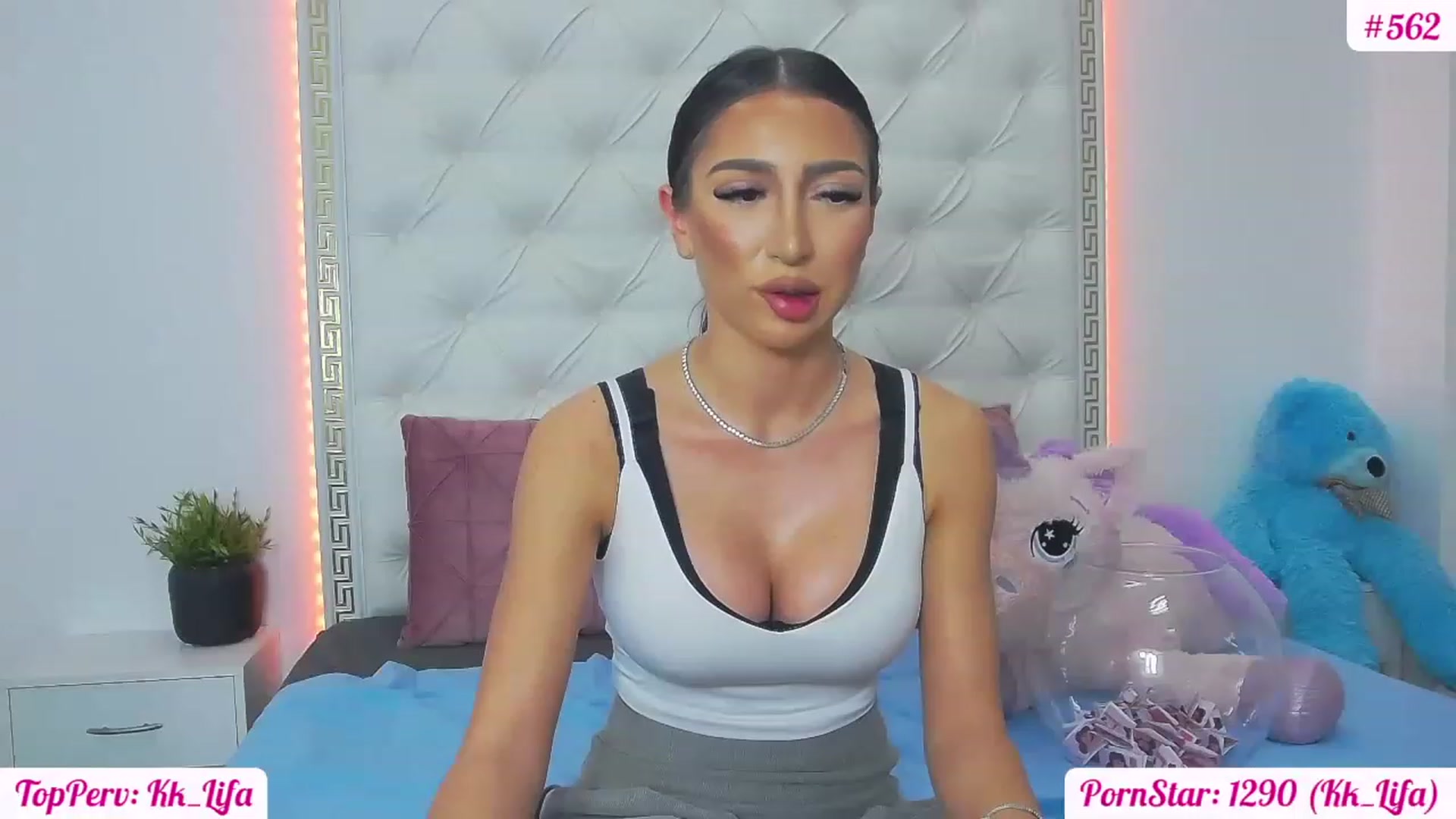 Gallery image thumbnail from KaraKhalifa's myfreecams stream on, 03/04/2023, 16:55 image 6 of 20