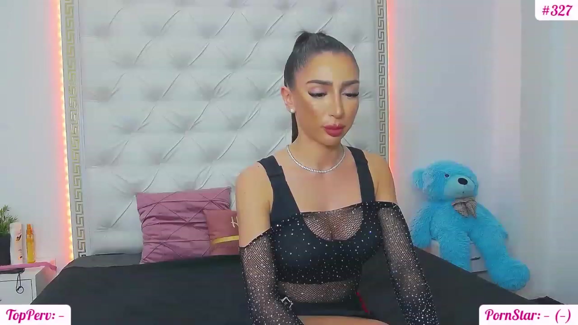 Gallery image thumbnail from KaraKhalifa's myfreecams stream on, 03/13/2023, 18:39 image 12 of 20