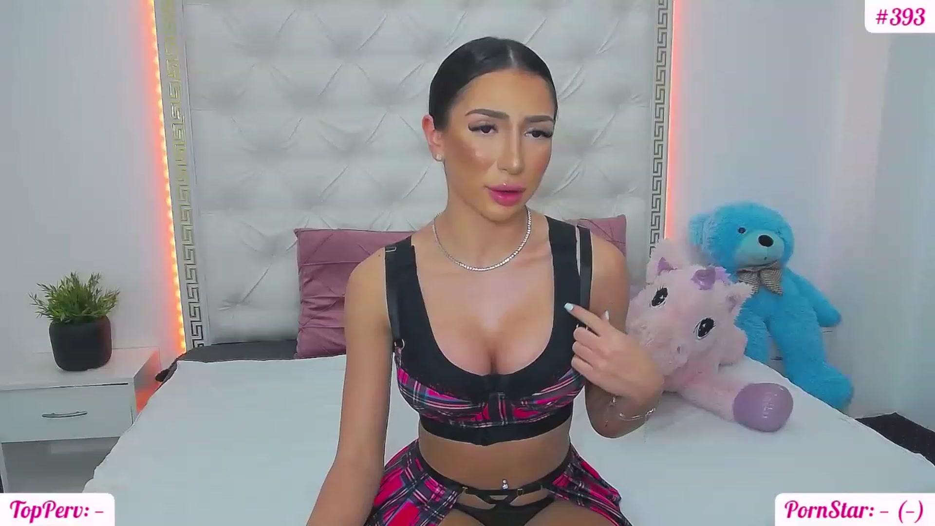 Gallery image thumbnail from KaraKhalifa's myfreecams stream on, 03/22/2023, 13:44 image 3 of 20