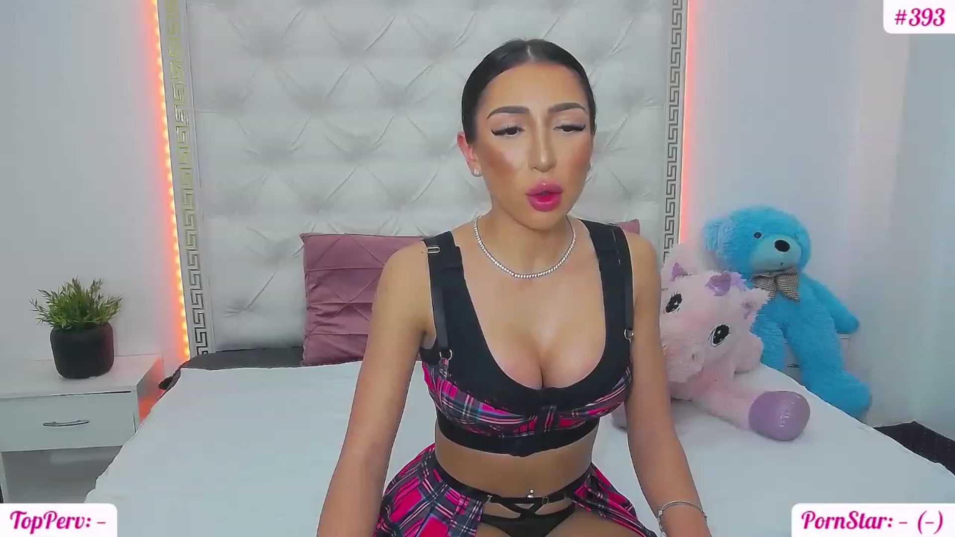 Gallery image thumbnail from KaraKhalifa's myfreecams stream on, 03/22/2023, 13:44 image 7 of 20