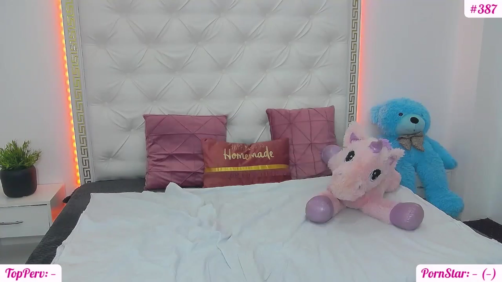 Gallery image thumbnail from KaraKhalifa's myfreecams stream on, 03/22/2023, 15:33 image 9 of 20