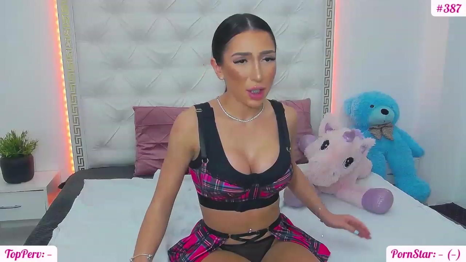 Gallery image thumbnail from KaraKhalifa's myfreecams stream on, 03/22/2023, 15:33 image 15 of 20