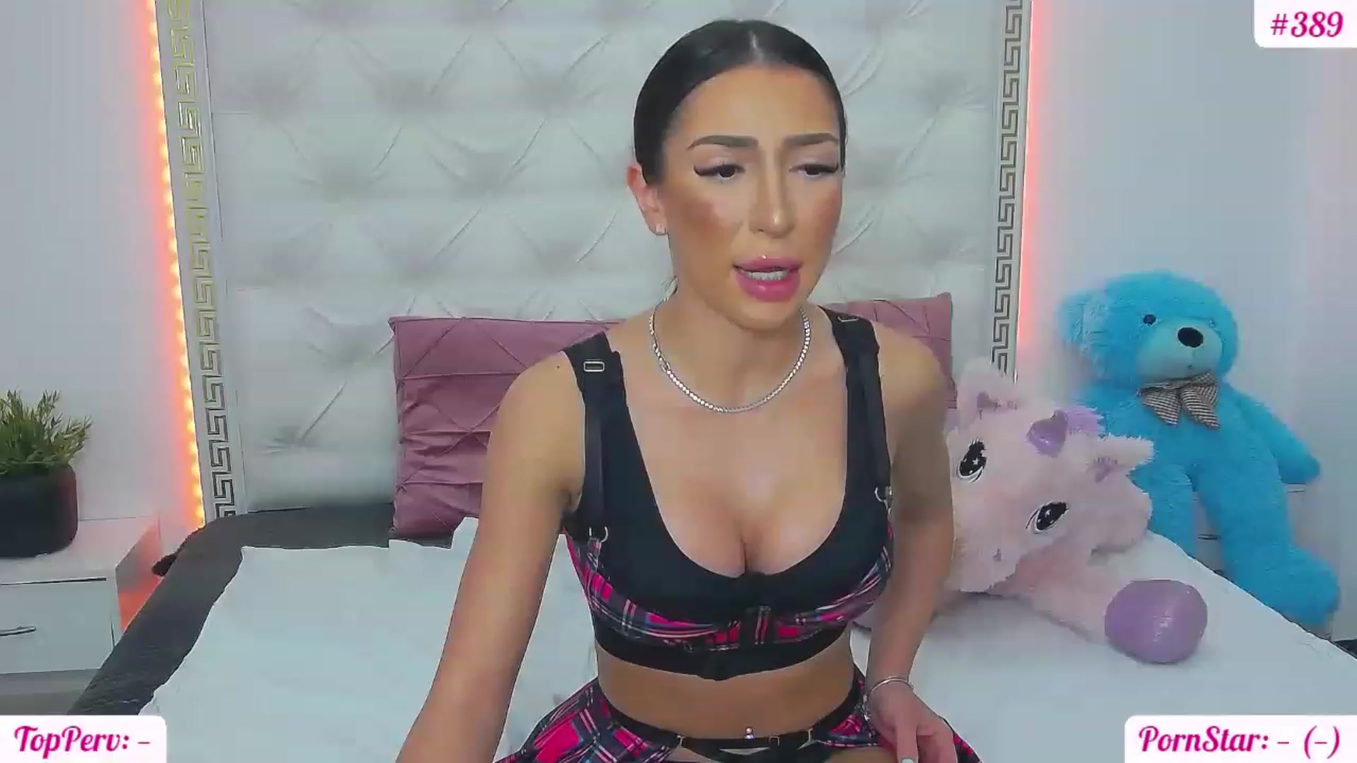 Gallery image thumbnail from KaraKhalifa's myfreecams stream on, 03/22/2023, 15:33 image 19 of 20