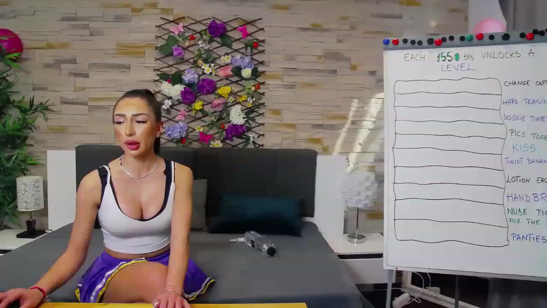 Gallery image thumbnail from KaraKhalifa's myfreecams stream on, 03/23/2023, 15:43 image 6 of 20