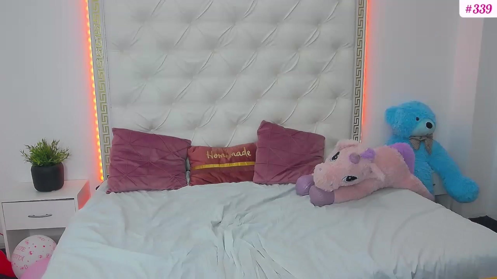 Gallery image thumbnail from KaraKhalifa's myfreecams stream on, 03/25/2023, 20:20 image 17 of 20