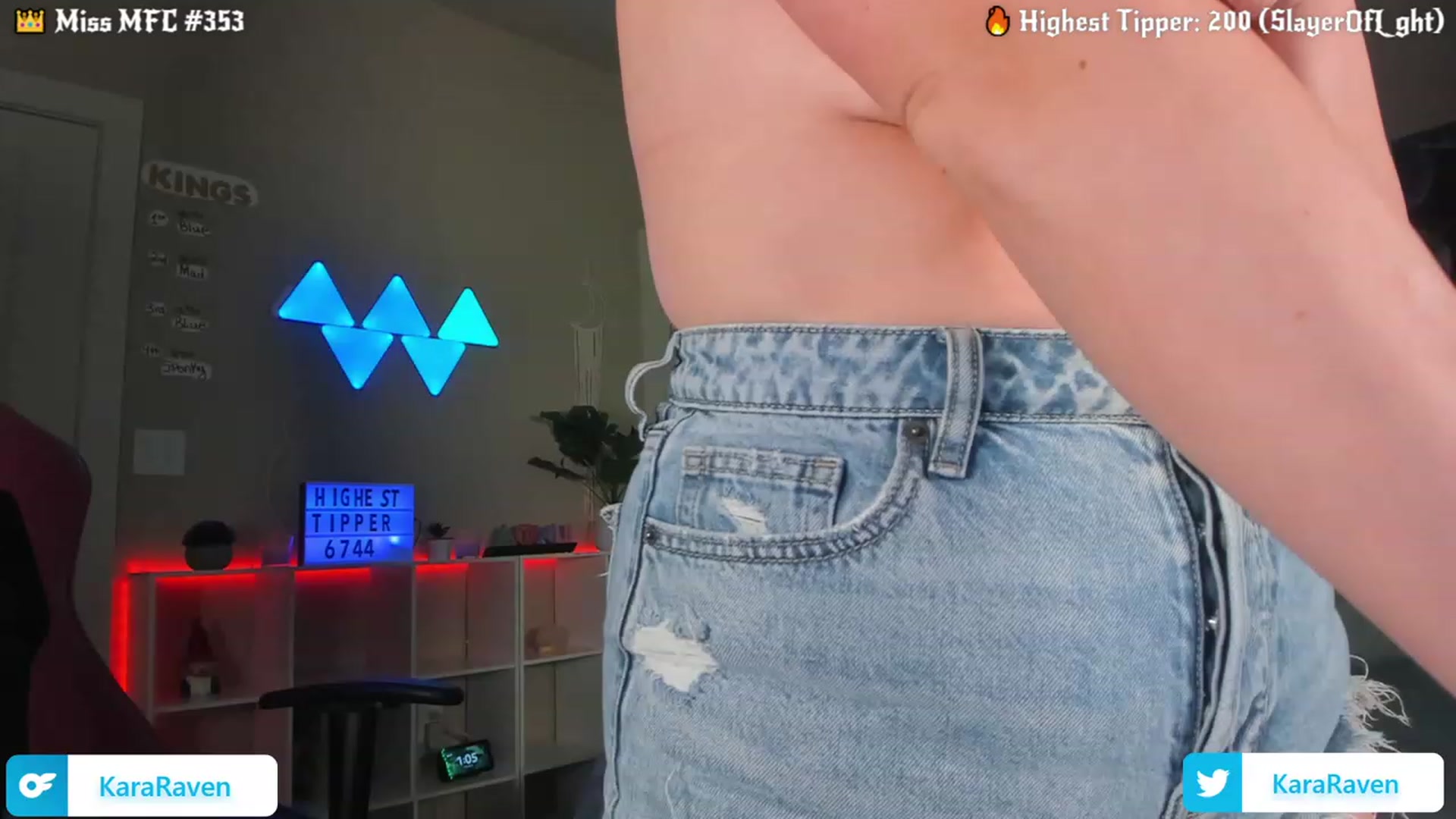 Gallery image thumbnail from KaraRaven's myfreecams stream on, 05/16/2023, 06:33 image 2 of 20