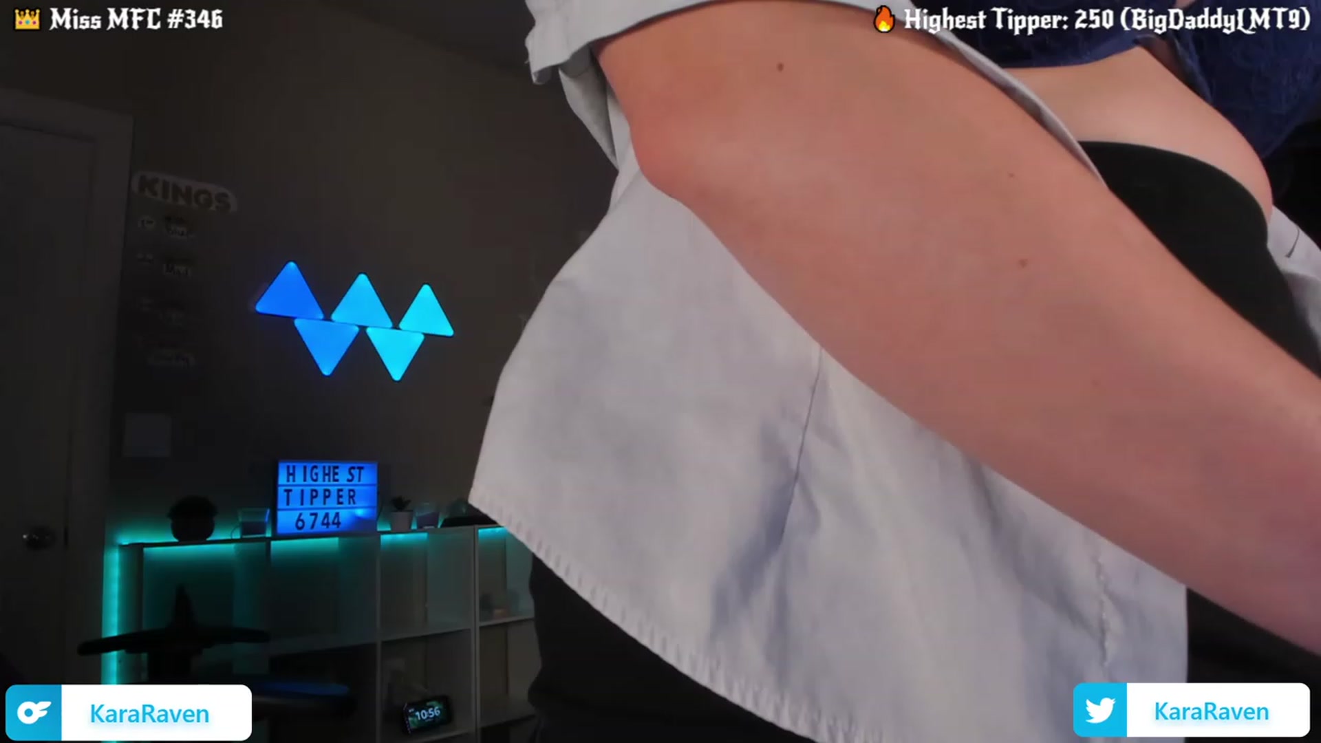 Gallery image thumbnail from KaraRaven's myfreecams stream on, 05/17/2023, 04:13 image 3 of 20