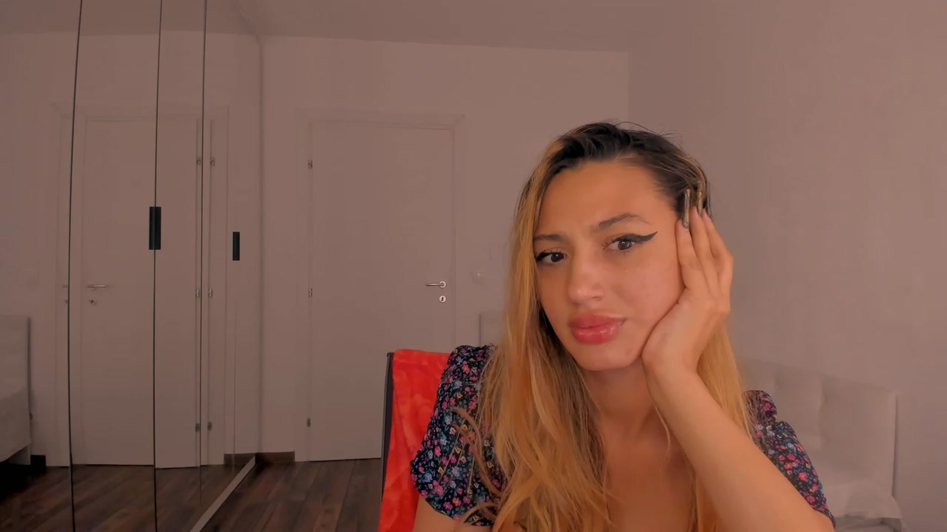 Gallery image thumbnail from Karah_Mel's myfreecams stream on, 03/29/2023, 24:42 image 16 of 20