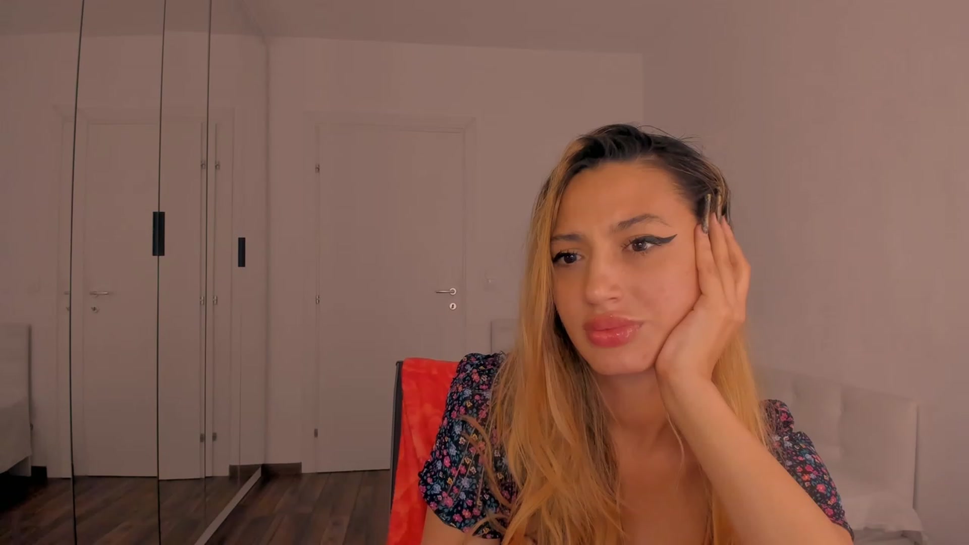 Gallery image thumbnail from Karah_Mel's myfreecams stream on, 03/29/2023, 24:42 image 15 of 20
