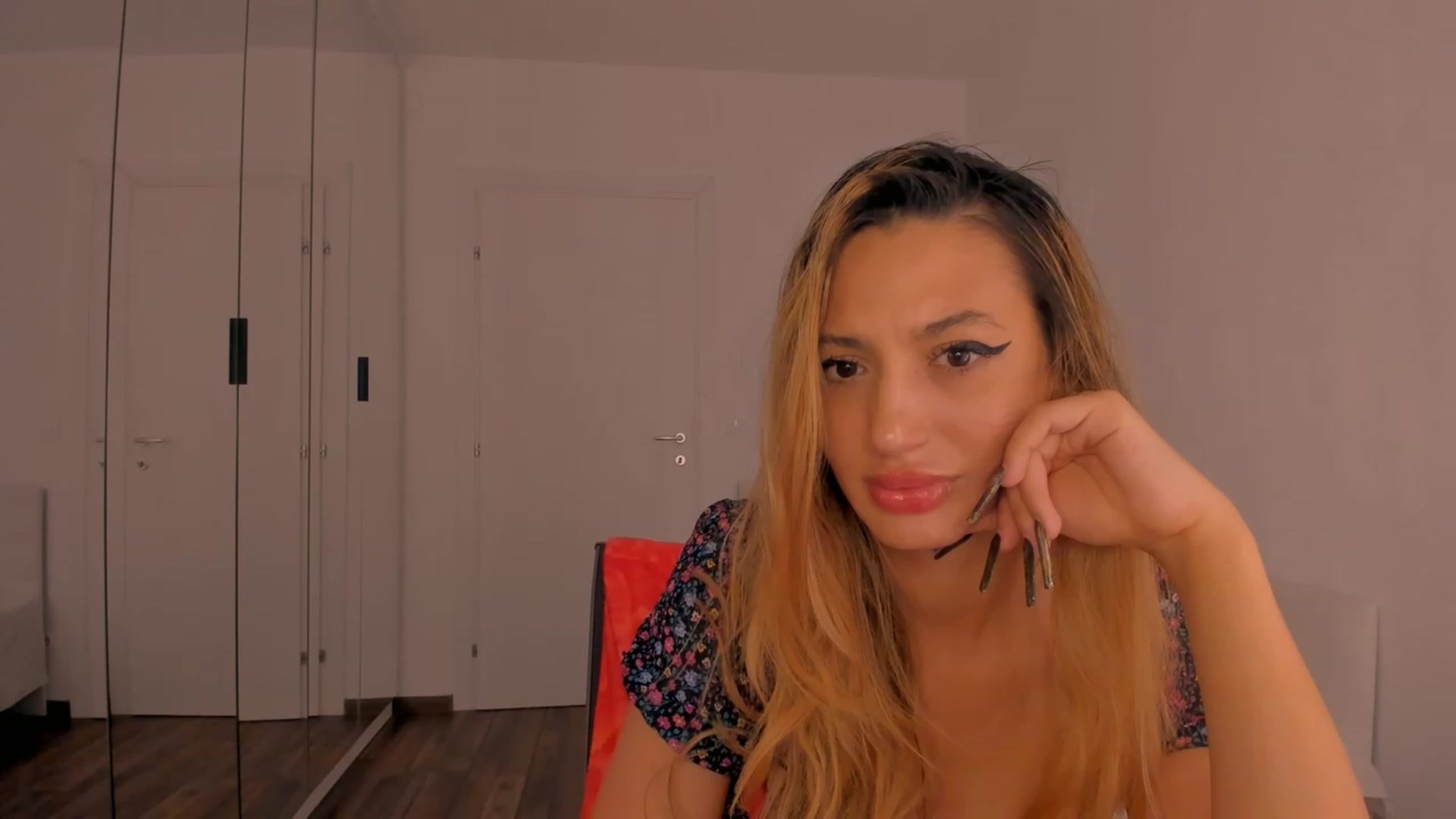 Gallery image thumbnail from Karah_Mel's myfreecams stream on, 03/29/2023, 24:42 image 12 of 20