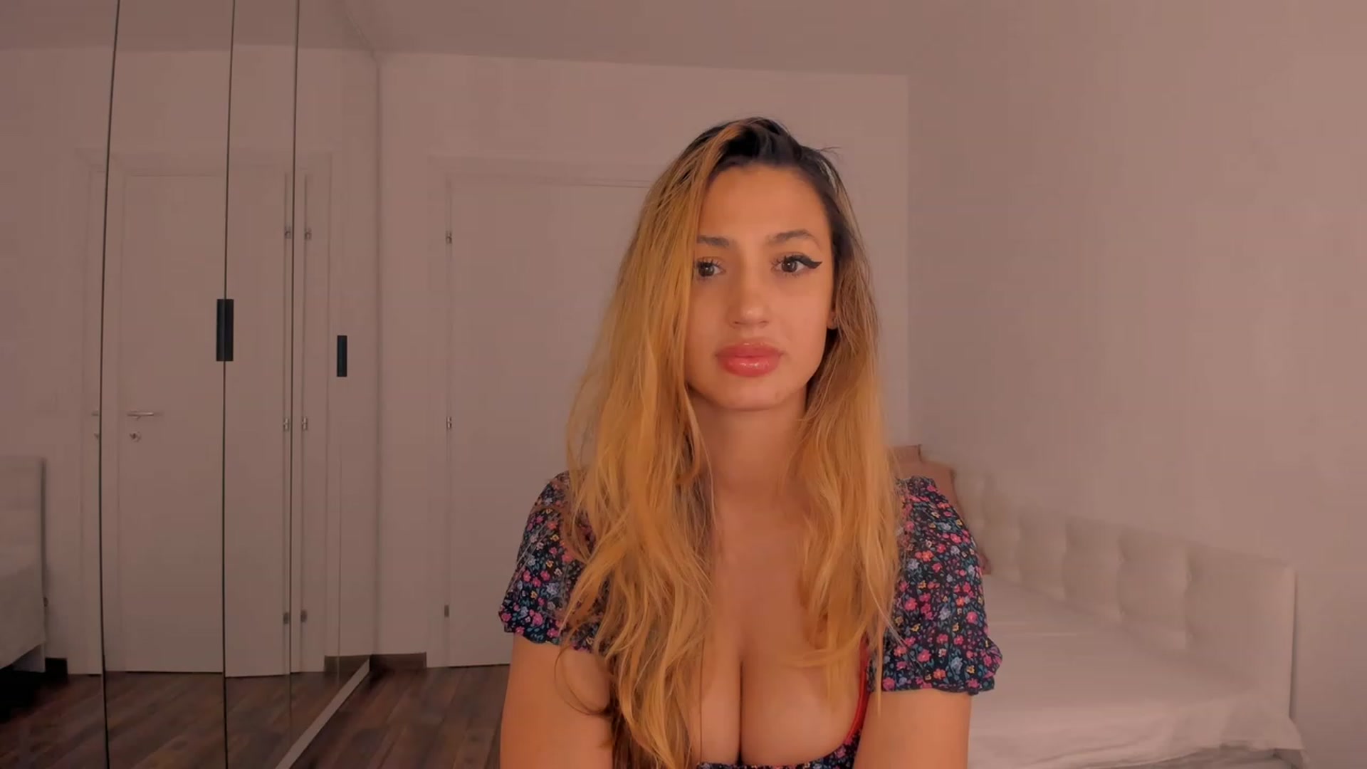 Gallery image thumbnail from Karah_Mel's myfreecams stream on, 03/29/2023, 24:42 image 2 of 20