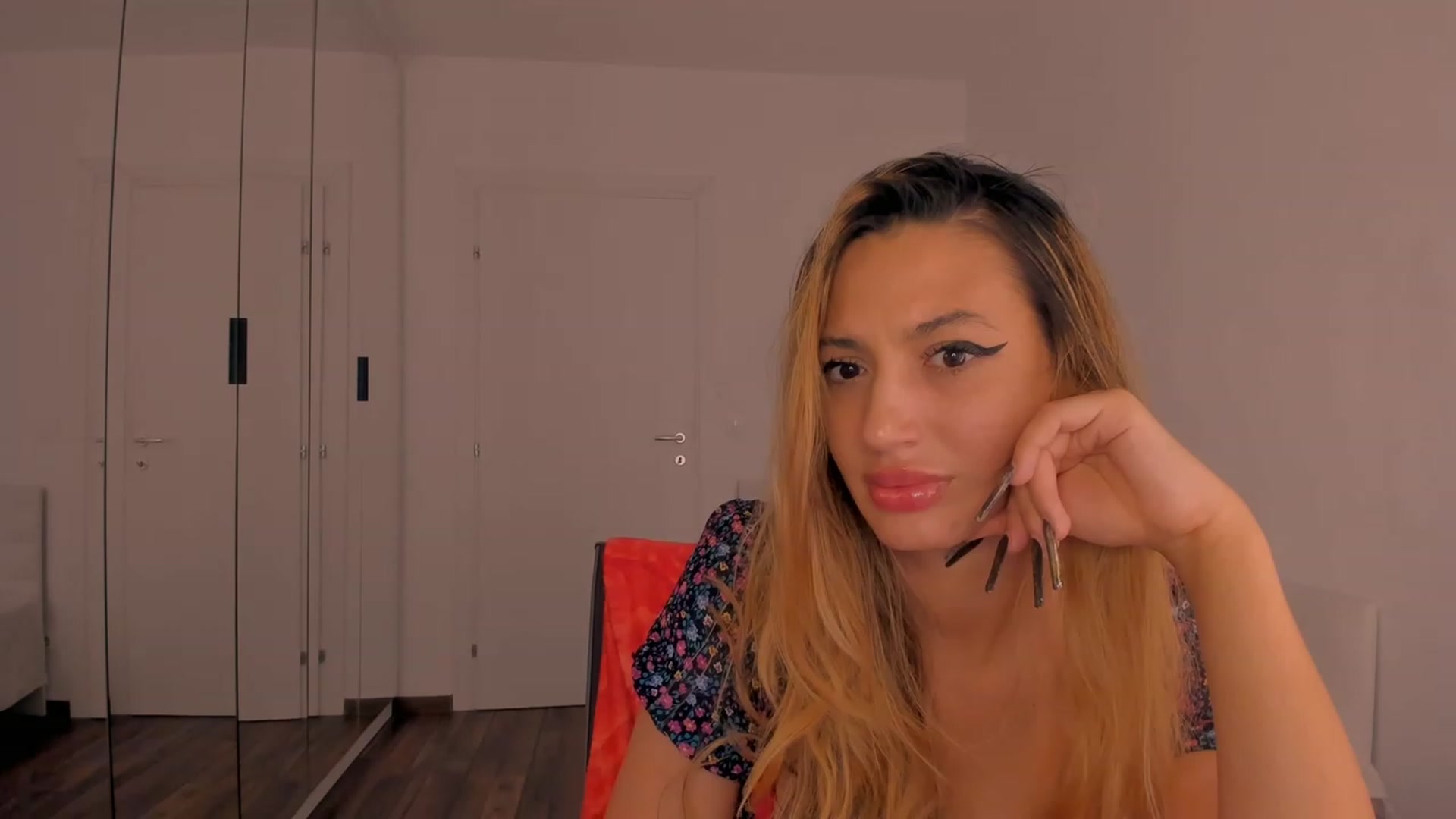 Gallery image thumbnail from Karah_Mel's myfreecams stream on, 03/29/2023, 24:42 image 13 of 20
