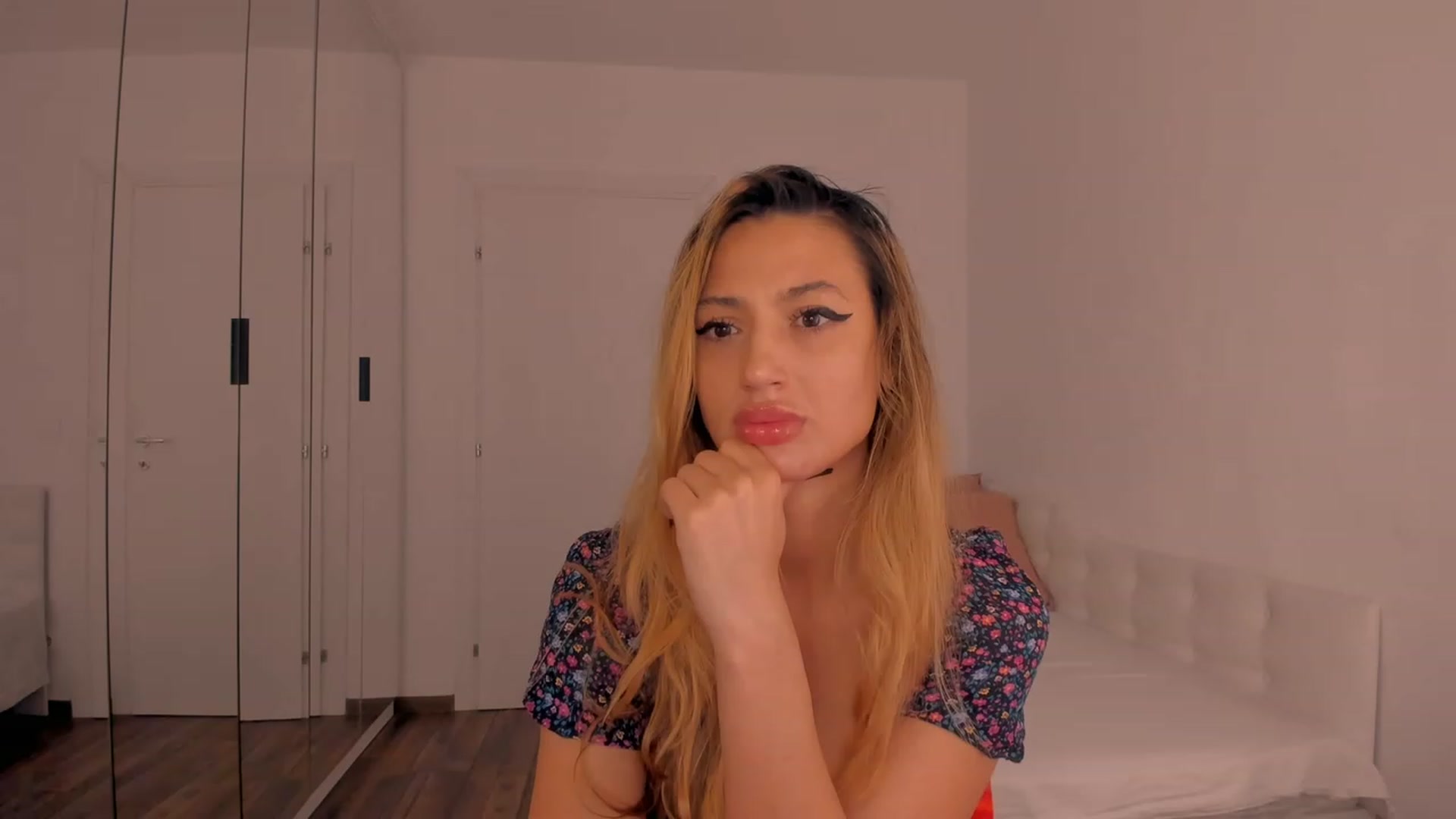 Gallery image thumbnail from Karah_Mel's myfreecams stream on, 03/29/2023, 24:42 image 8 of 20