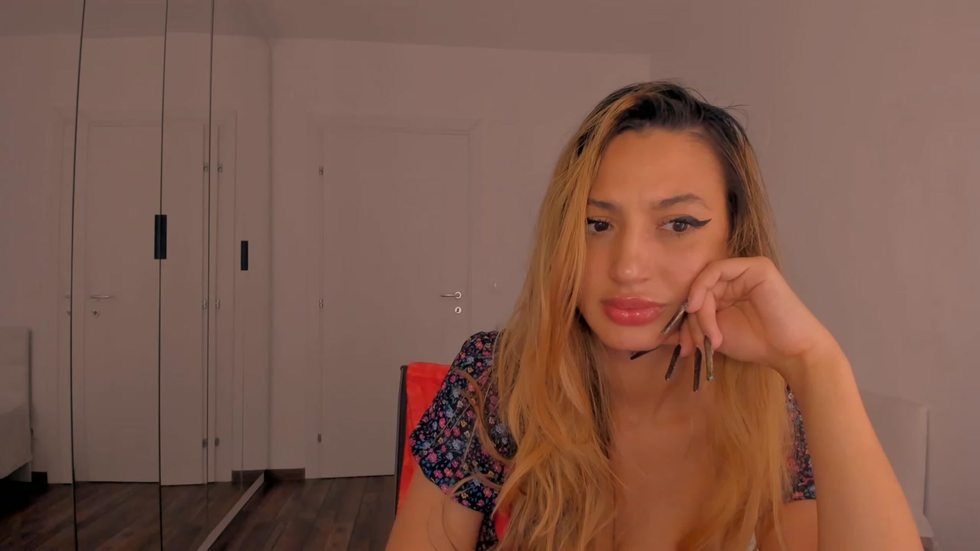Gallery image thumbnail from Karah_Mel's myfreecams stream on, 03/29/2023, 24:42 image 11 of 20