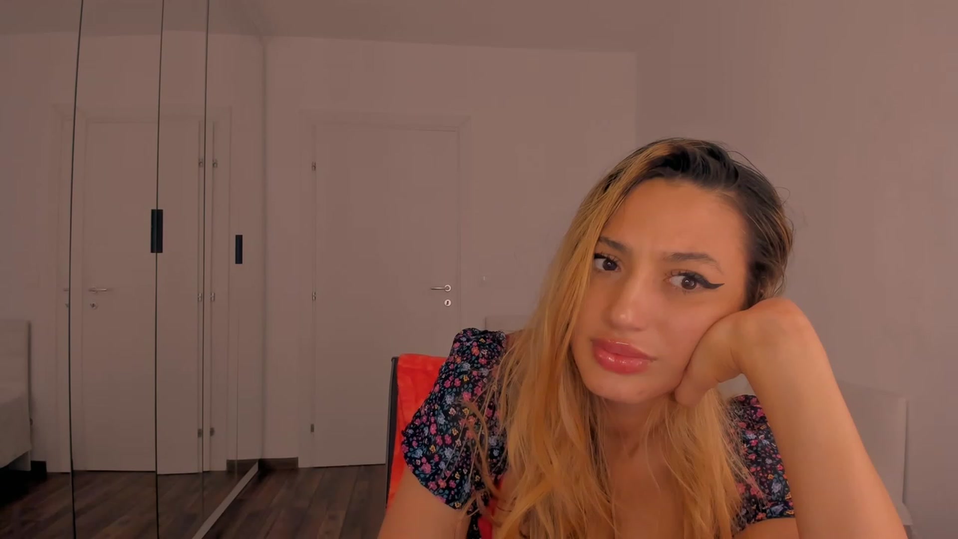 Gallery image thumbnail from Karah_Mel's myfreecams stream on, 03/29/2023, 24:42 image 18 of 20