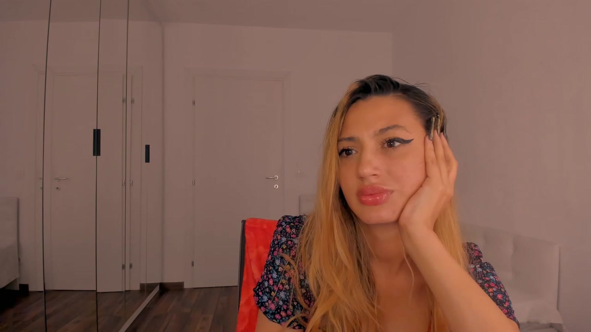 Gallery image thumbnail from Karah_Mel's myfreecams stream on, 03/29/2023, 24:42 image 14 of 20