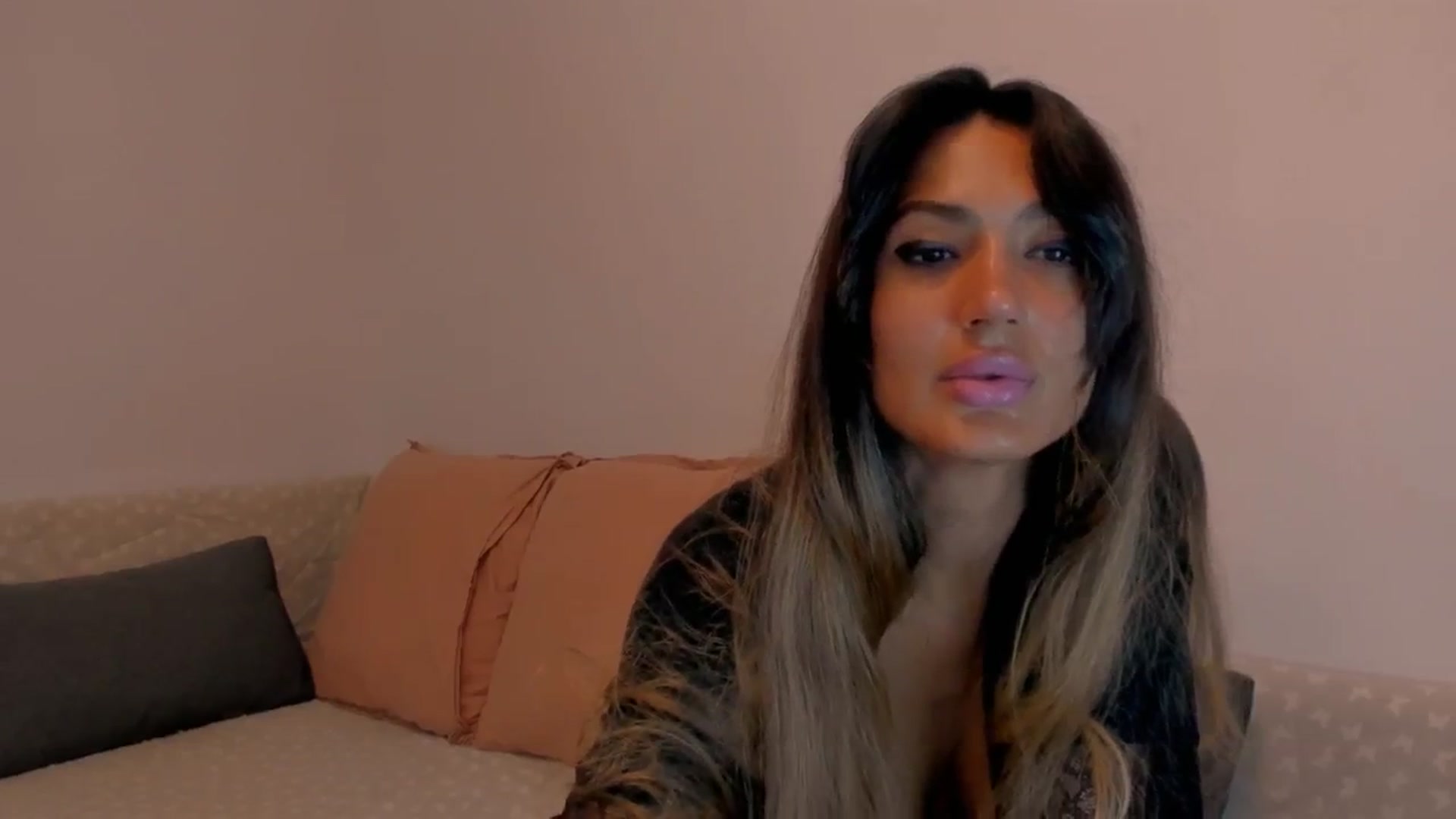 Gallery image thumbnail from Karah_Mel's myfreecams stream on, 06/18/2024, 13:52 image 5 of 20