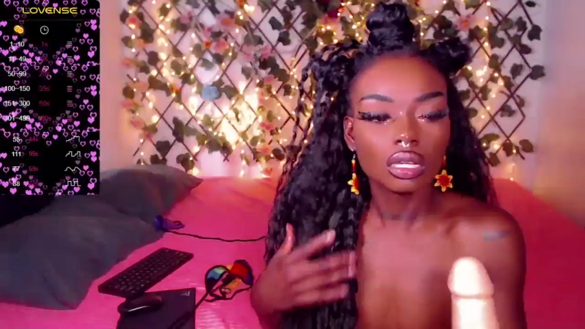 Gallery image thumbnail from Karahvelvet's myfreecams stream on, 12/18/2023, 13:00 image 13 of 20