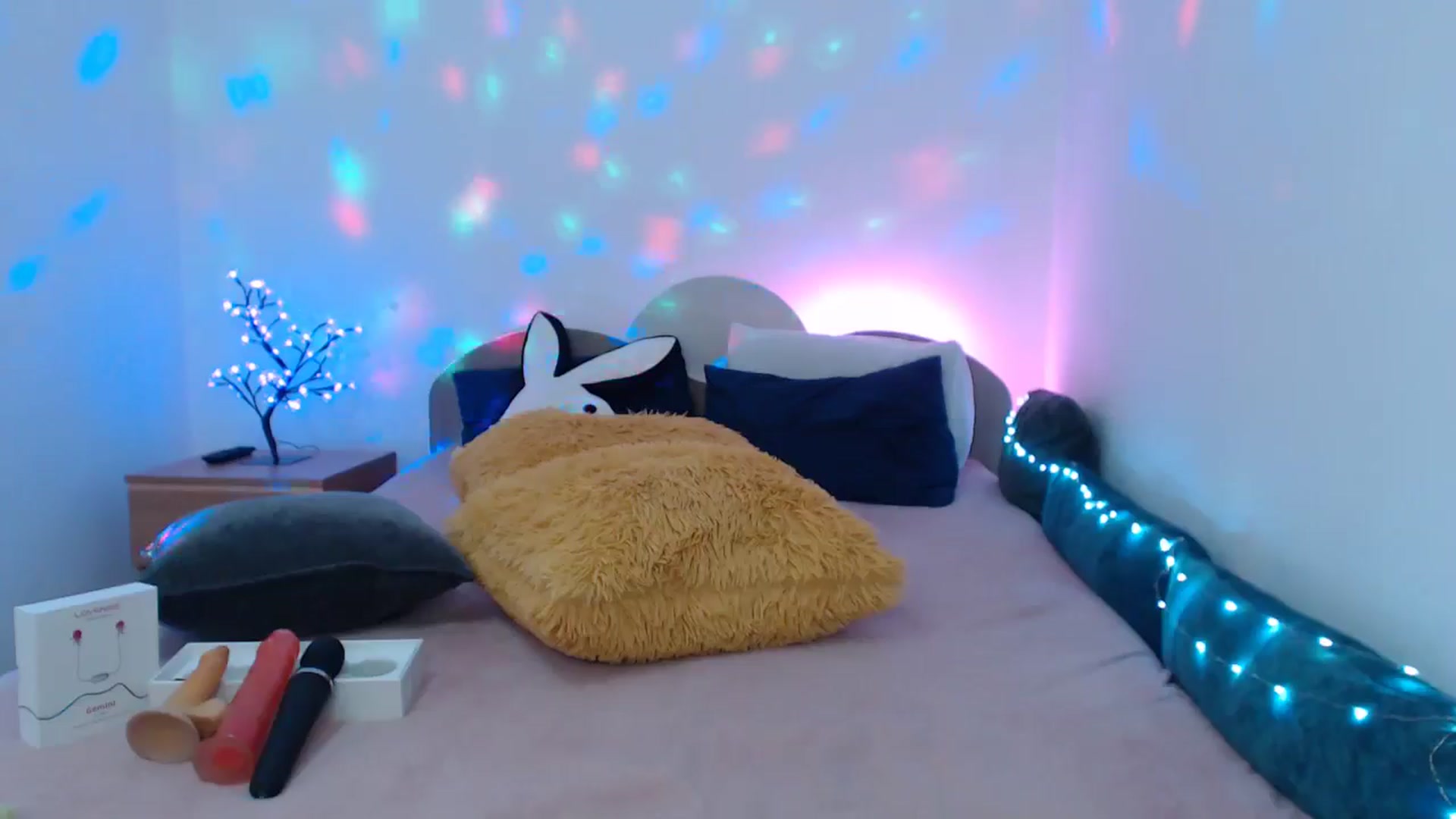 Gallery image thumbnail from Karina0's myfreecams stream on, 03/06/2025, 15:36 image 7 of 20