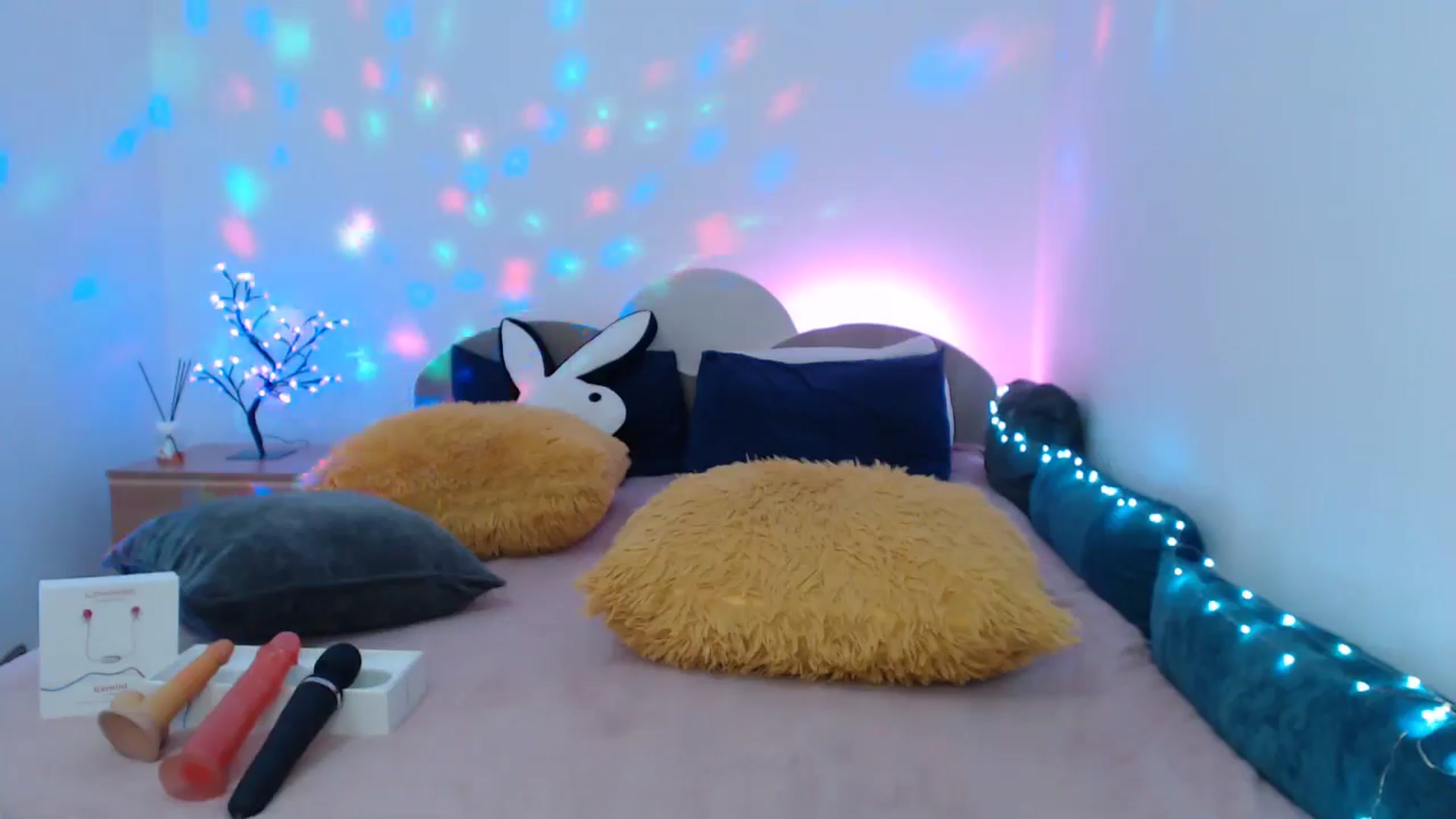 Gallery image thumbnail from Karina0's myfreecams stream on, 03/10/2025, 15:11 image 16 of 20