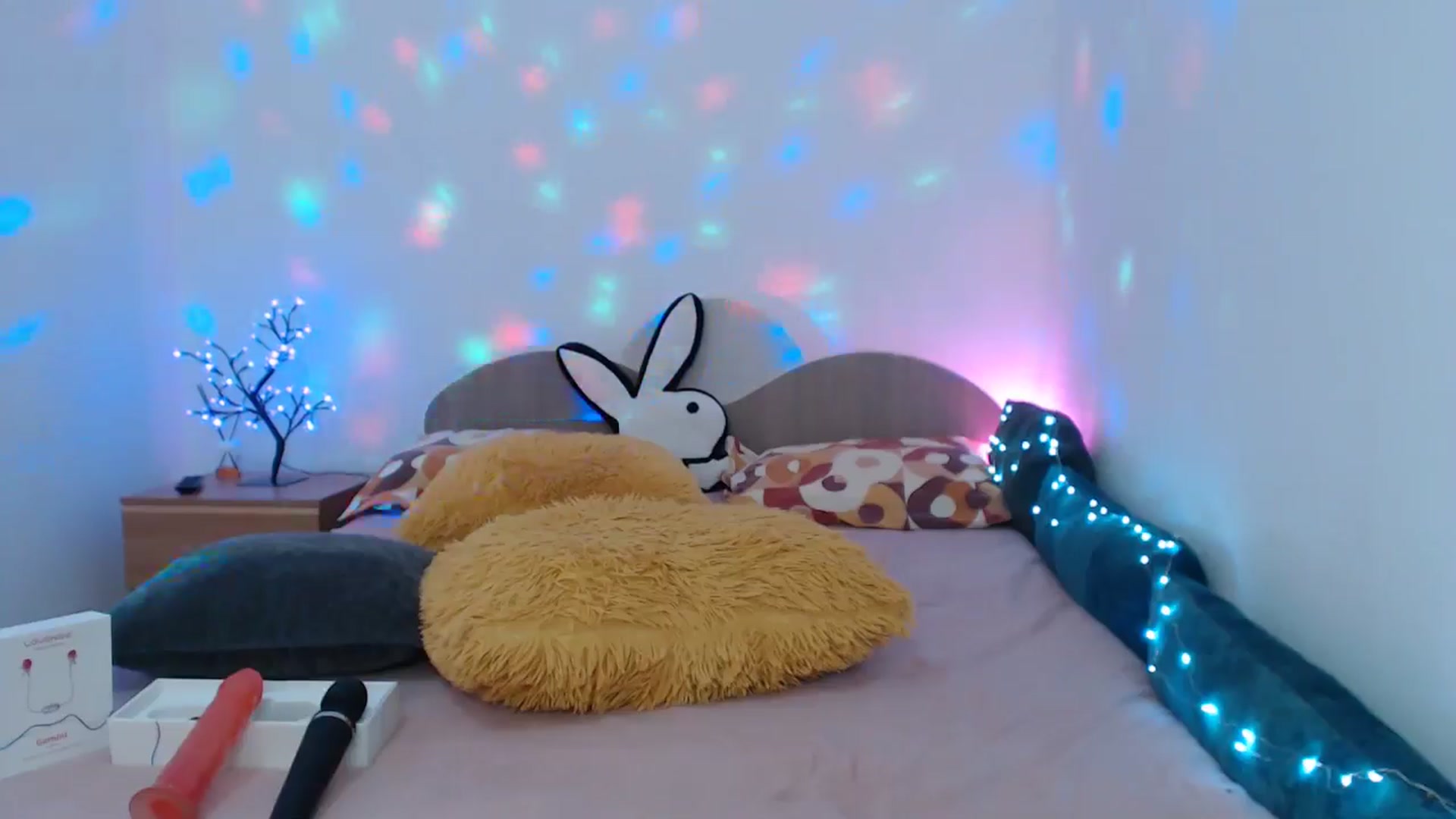 Gallery image thumbnail from Karina0's myfreecams stream on, 04/19/2025, 15:30 image 12 of 20
