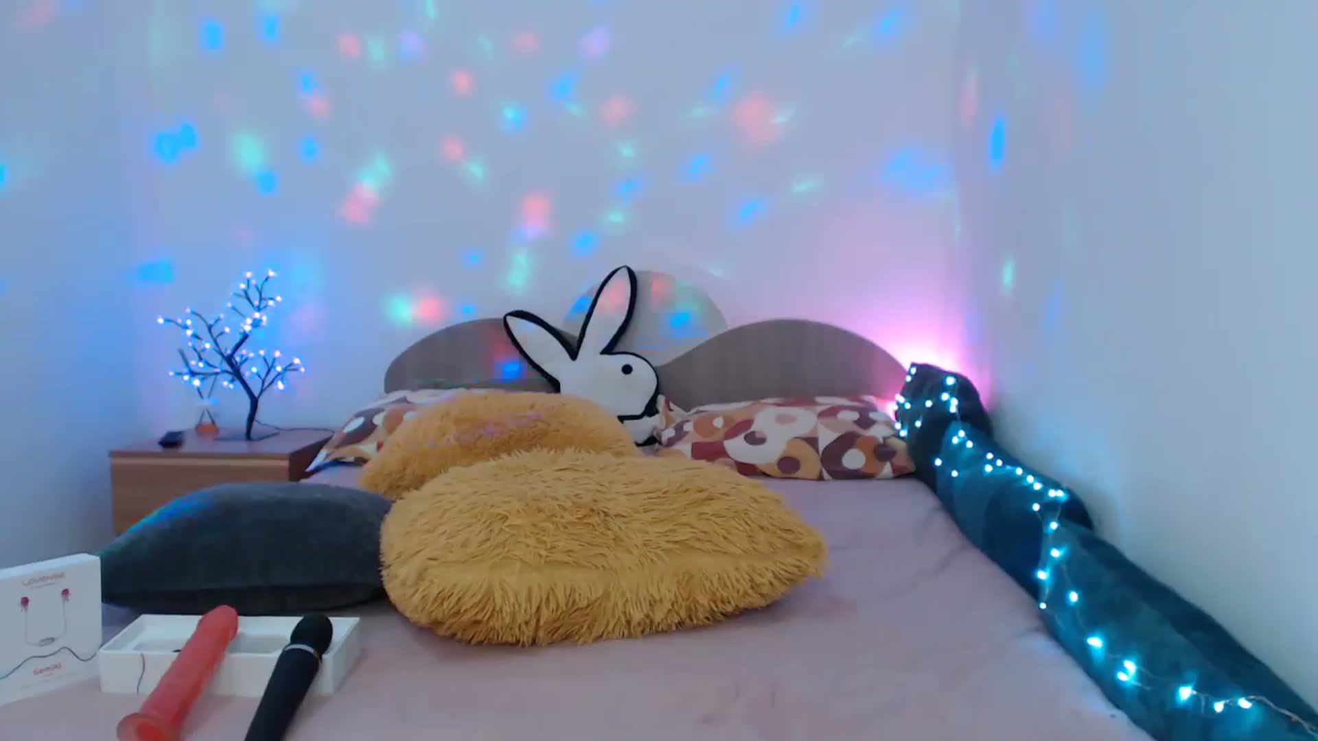 Gallery image thumbnail from Karina0's myfreecams stream on, 04/19/2025, 15:30 image 13 of 20