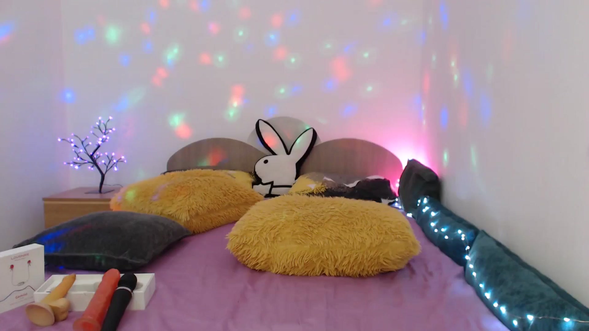 Gallery image thumbnail from Karina0's myfreecams stream on, 05/18/2025, 13:59 image 8 of 20