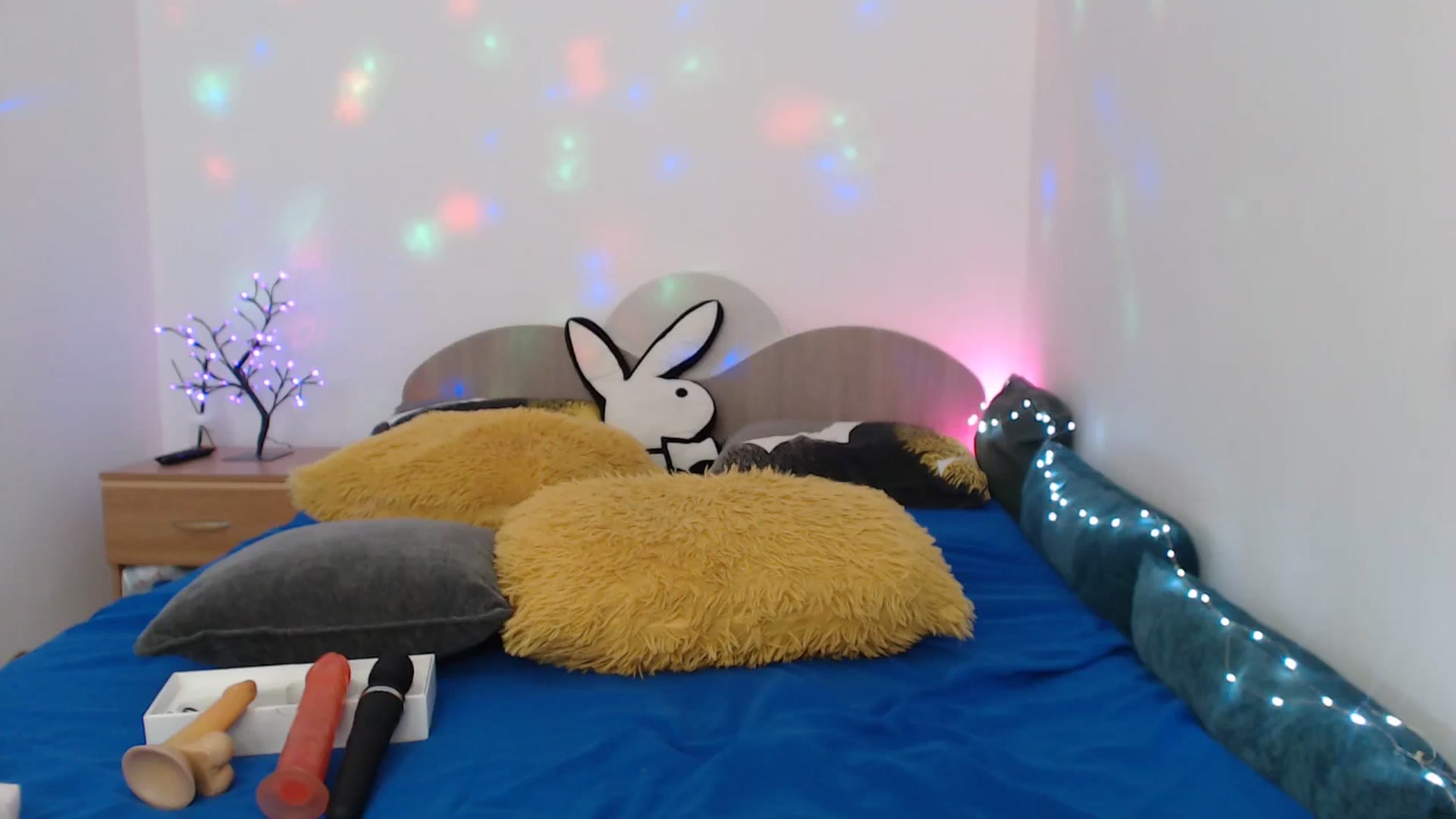 Gallery image thumbnail from Karina0's myfreecams stream on, 06/16/2025, 13:42 image 17 of 20