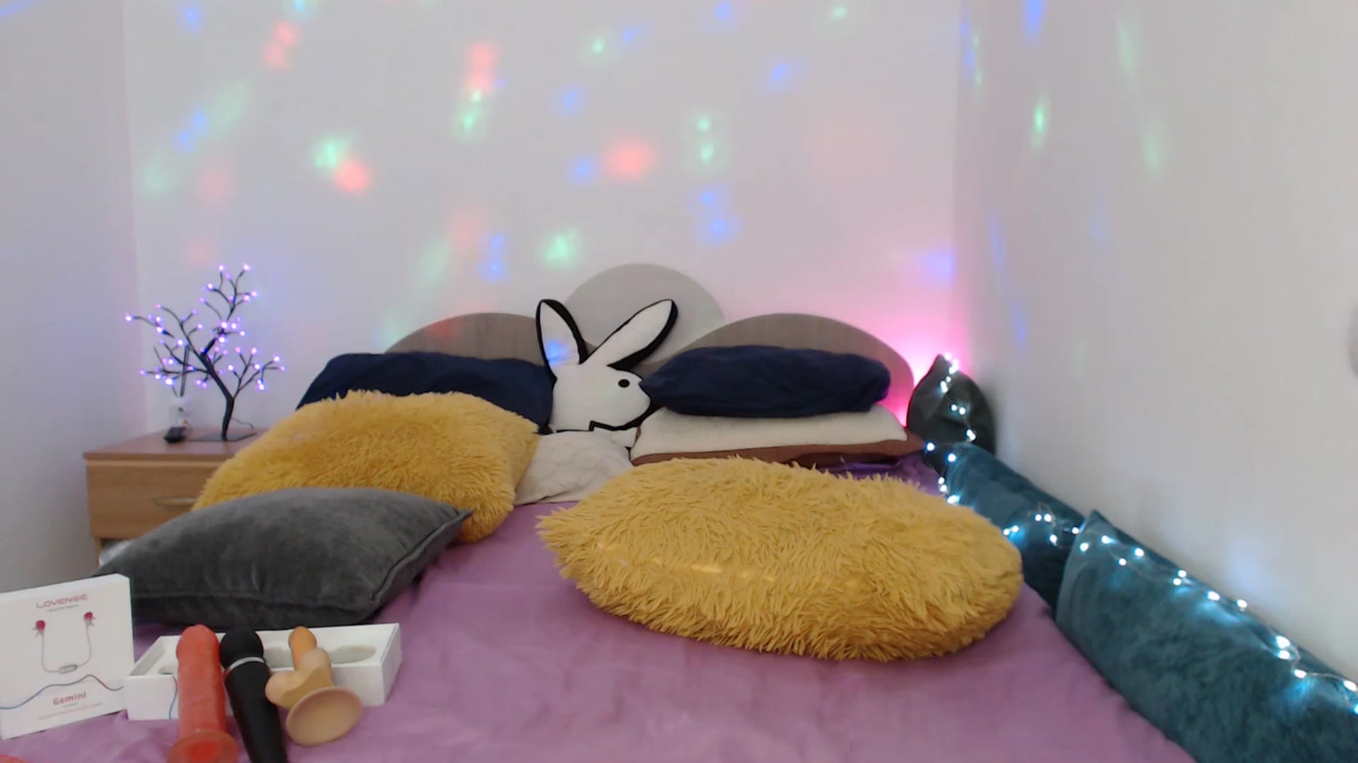 Gallery image thumbnail from Karina0's myfreecams stream on, 07/03/2025, 13:46 image 16 of 20