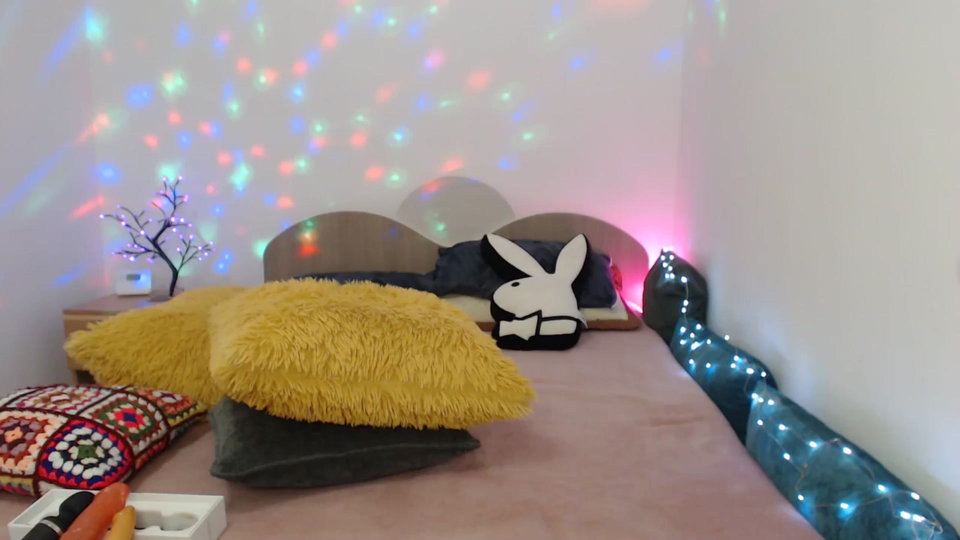 Gallery image thumbnail from Karina0's myfreecams stream on, 11/19/2025, 11:59 image 19 of 20