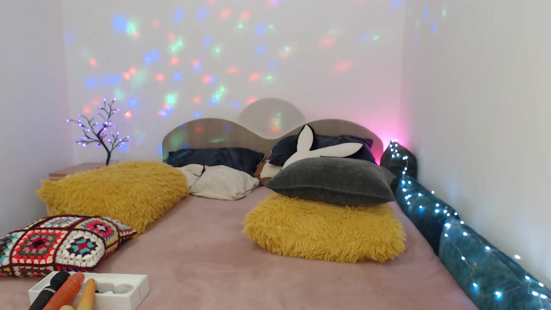 Gallery image thumbnail from Karina0's myfreecams stream on, 11/30/2025, 12:50 image 8 of 20