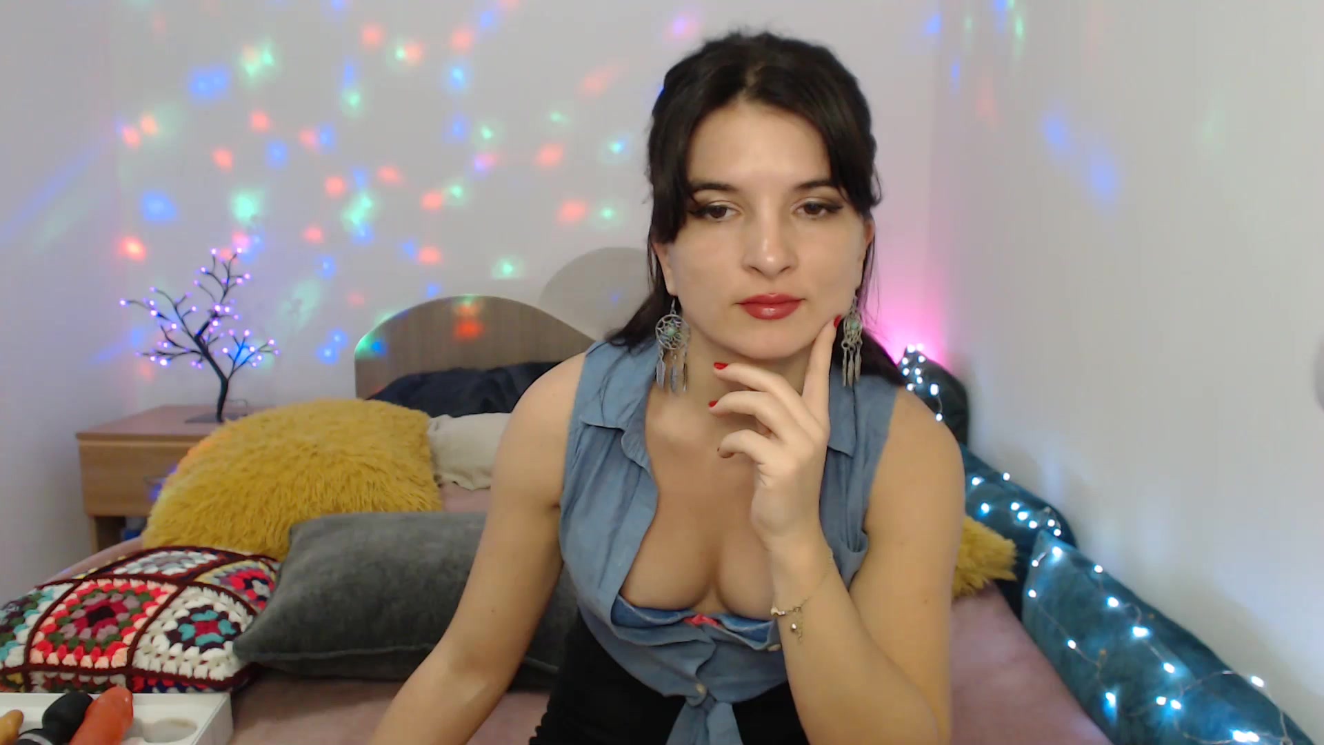 Gallery image thumbnail from Karina0's myfreecams stream on, 12/06/2025, 14:57 image 17 of 20