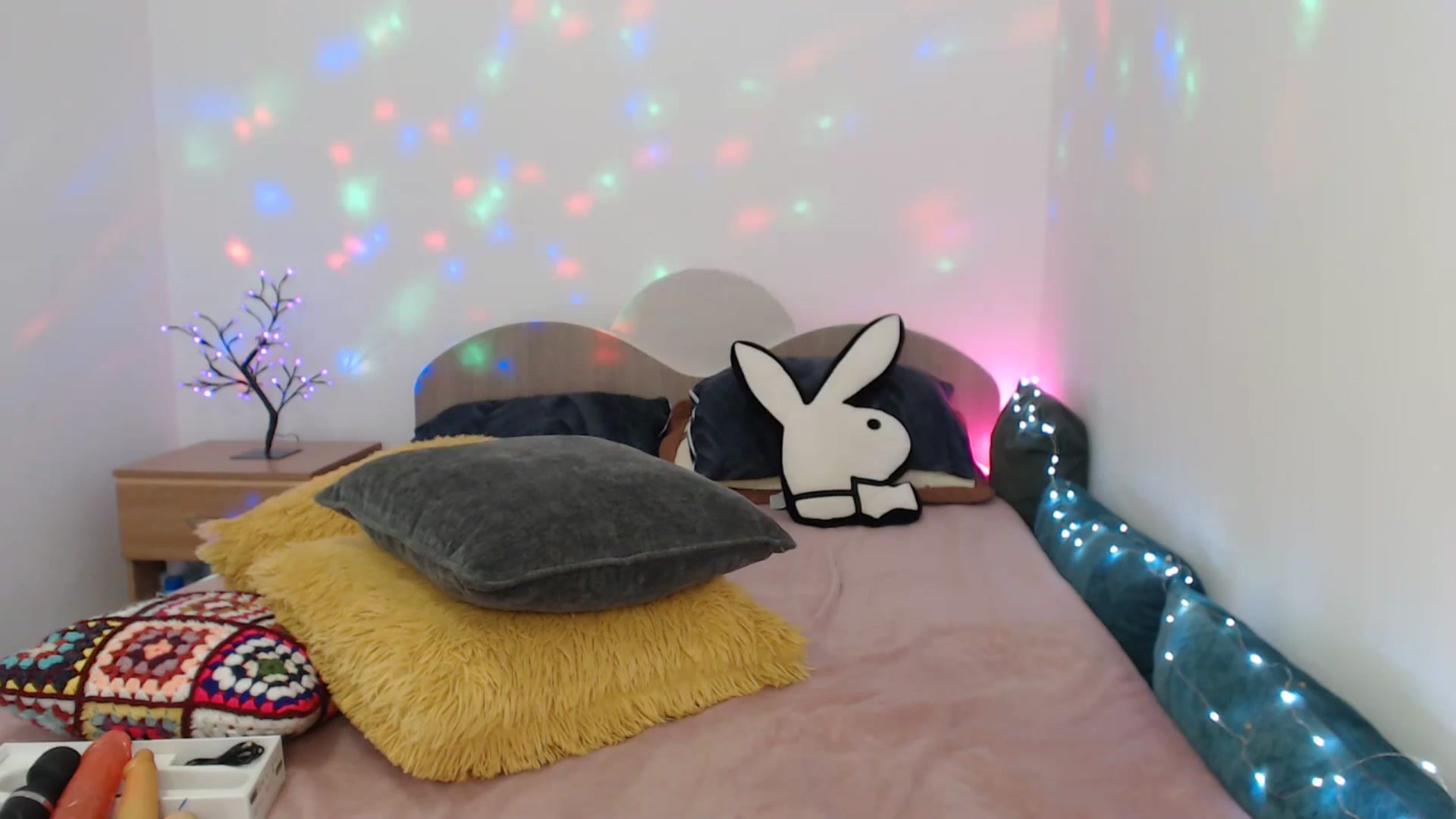 Gallery image thumbnail from Karina0's myfreecams stream on, 12/10/2025, 13:35 image 7 of 20