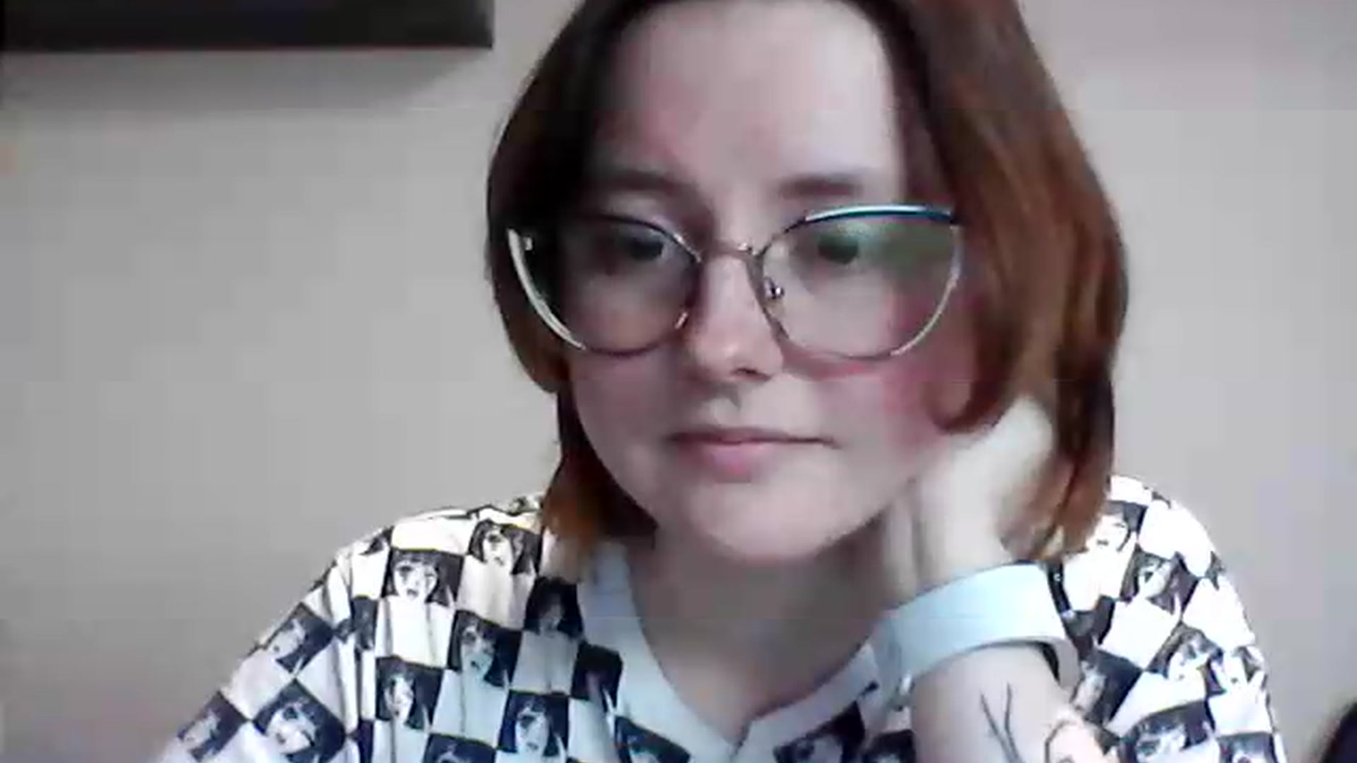 Gallery image thumbnail from KarinaQueen's myfreecams stream on, 05/19/2026, 19:01 image 18 of 20