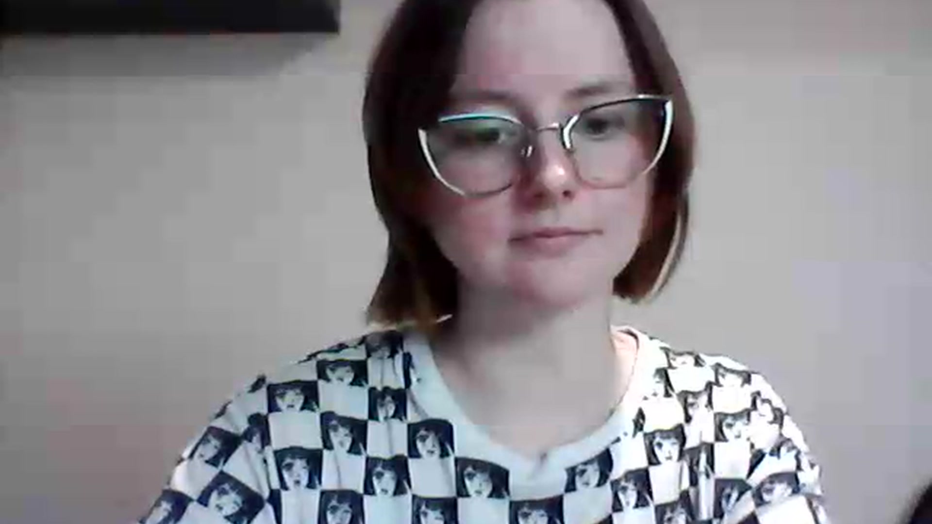 Gallery image thumbnail from KarinaQueen's myfreecams stream on, 05/19/2026, 19:01 image 19 of 20