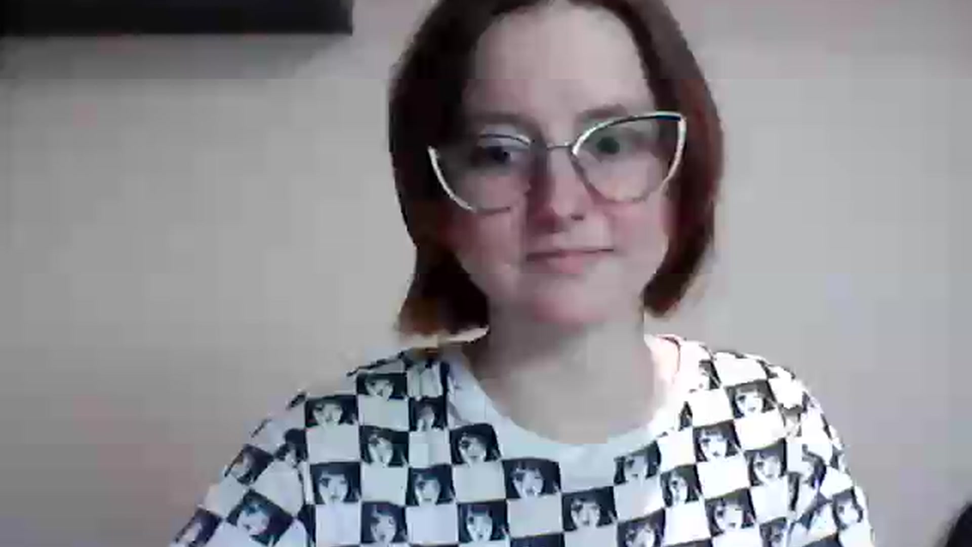 Gallery image thumbnail from KarinaQueen's myfreecams stream on, 05/19/2026, 19:01 image 9 of 20