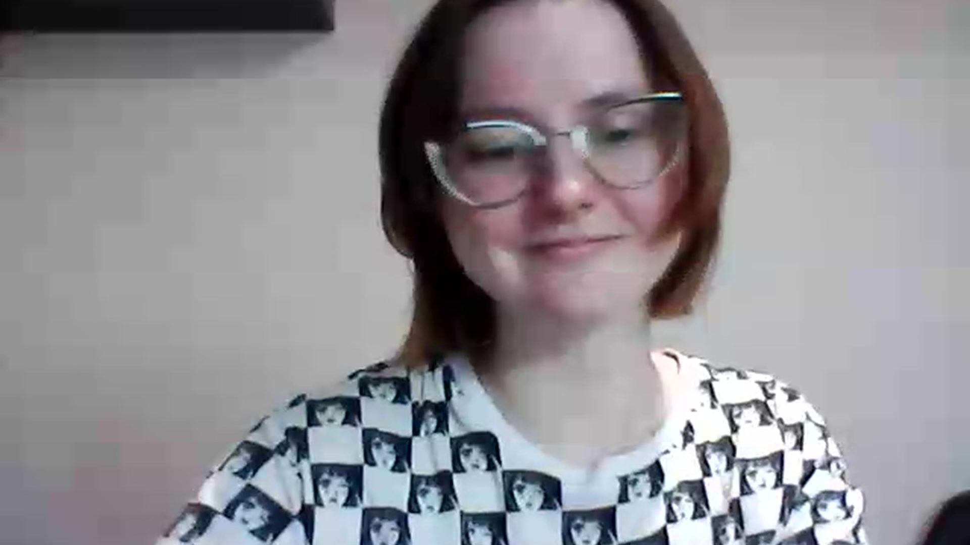 Gallery image thumbnail from KarinaQueen's myfreecams stream on, 05/19/2026, 19:01 image 15 of 20