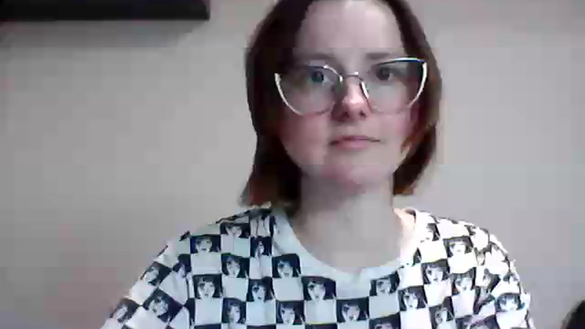Gallery image thumbnail from KarinaQueen's myfreecams stream on, 05/19/2026, 19:01 image 8 of 20