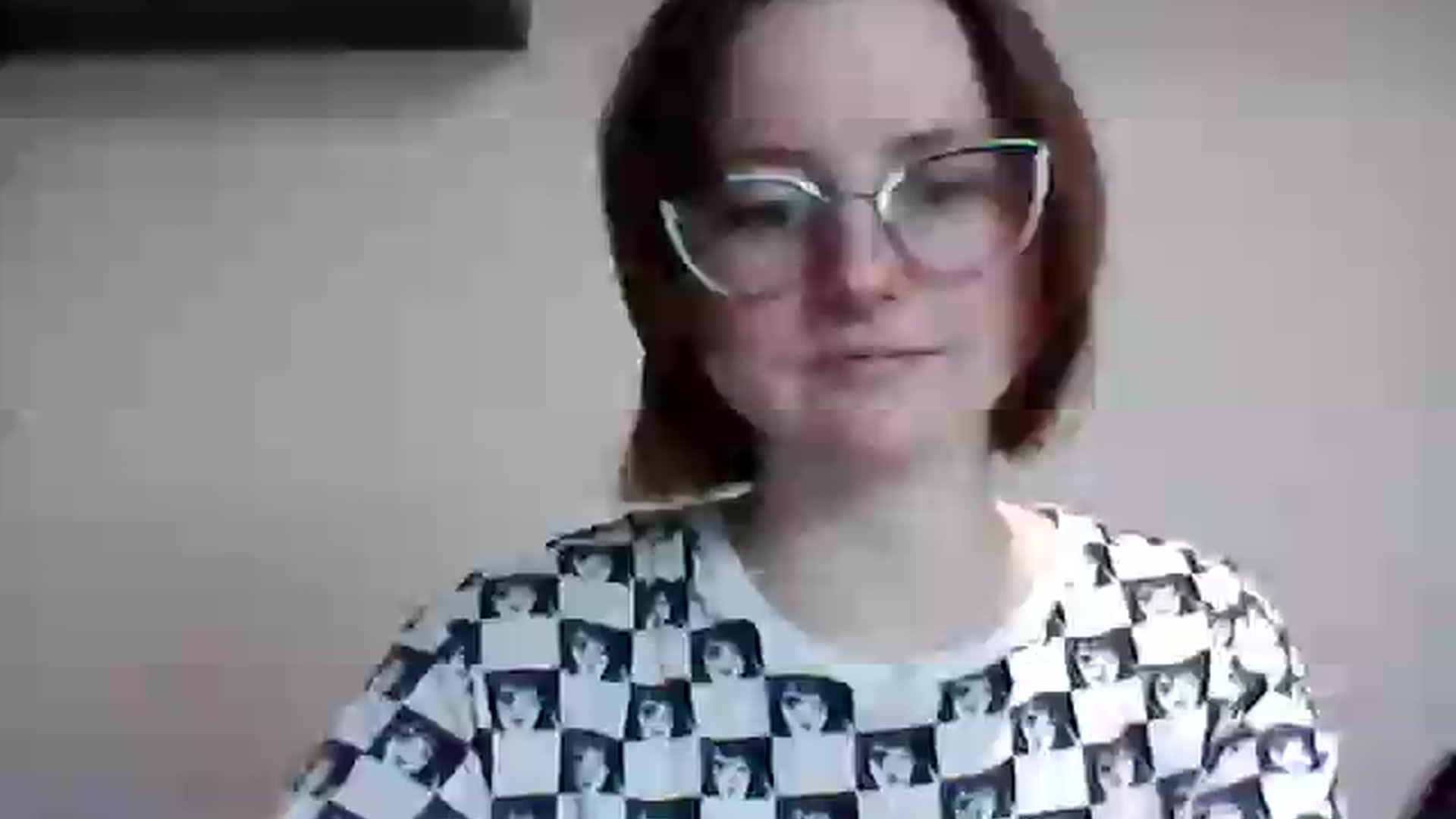 Gallery image thumbnail from KarinaQueen's myfreecams stream on, 05/19/2026, 19:01 image 10 of 20