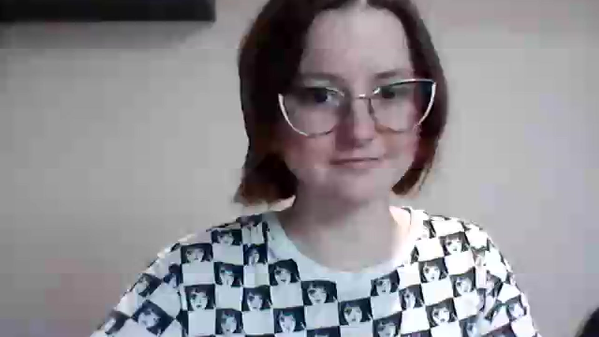 Gallery image thumbnail from KarinaQueen's myfreecams stream on, 05/19/2026, 19:01 image 6 of 20