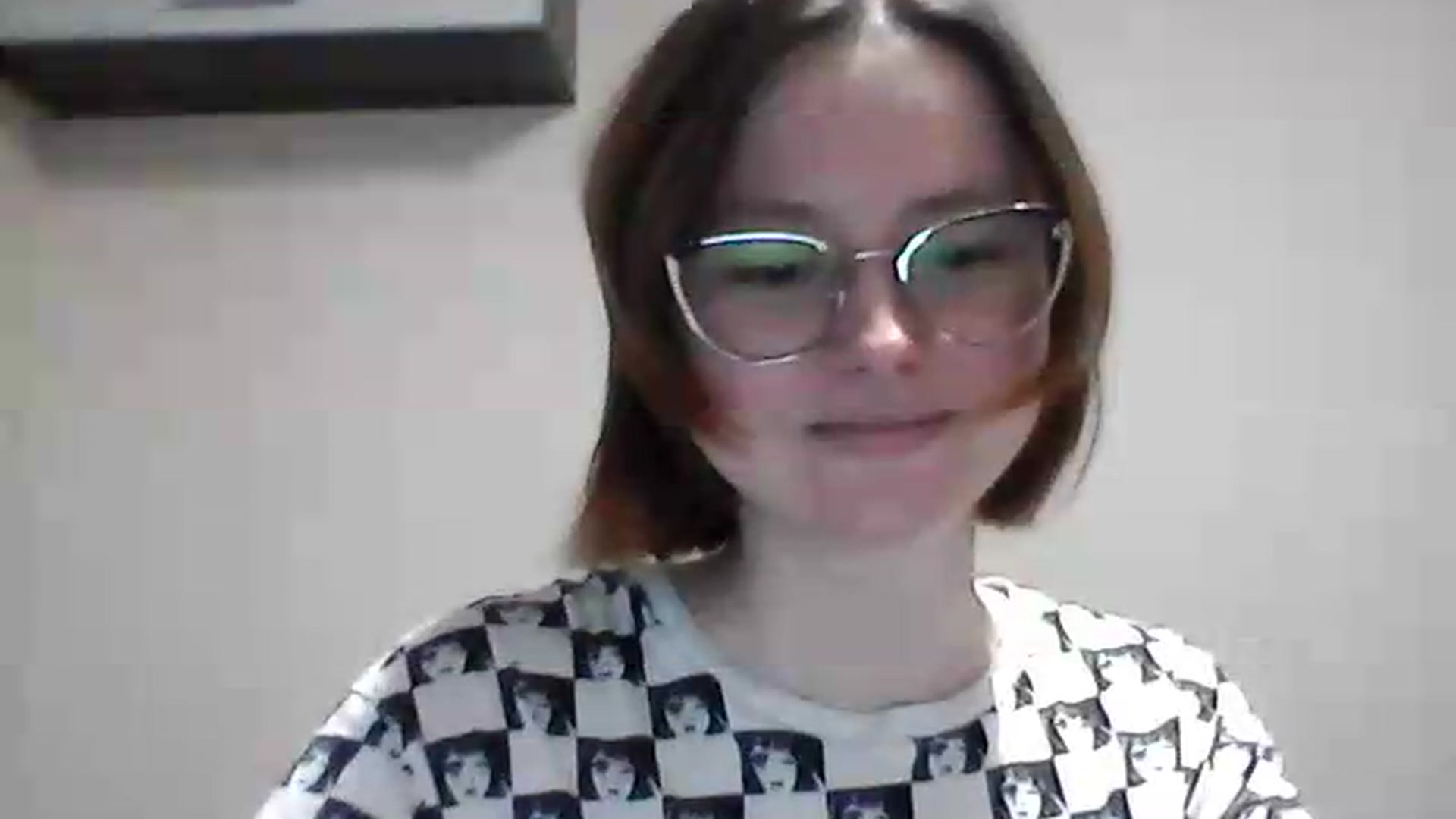Gallery image thumbnail from KarinaQueen's myfreecams stream on, 05/19/2026, 19:01 image 3 of 20