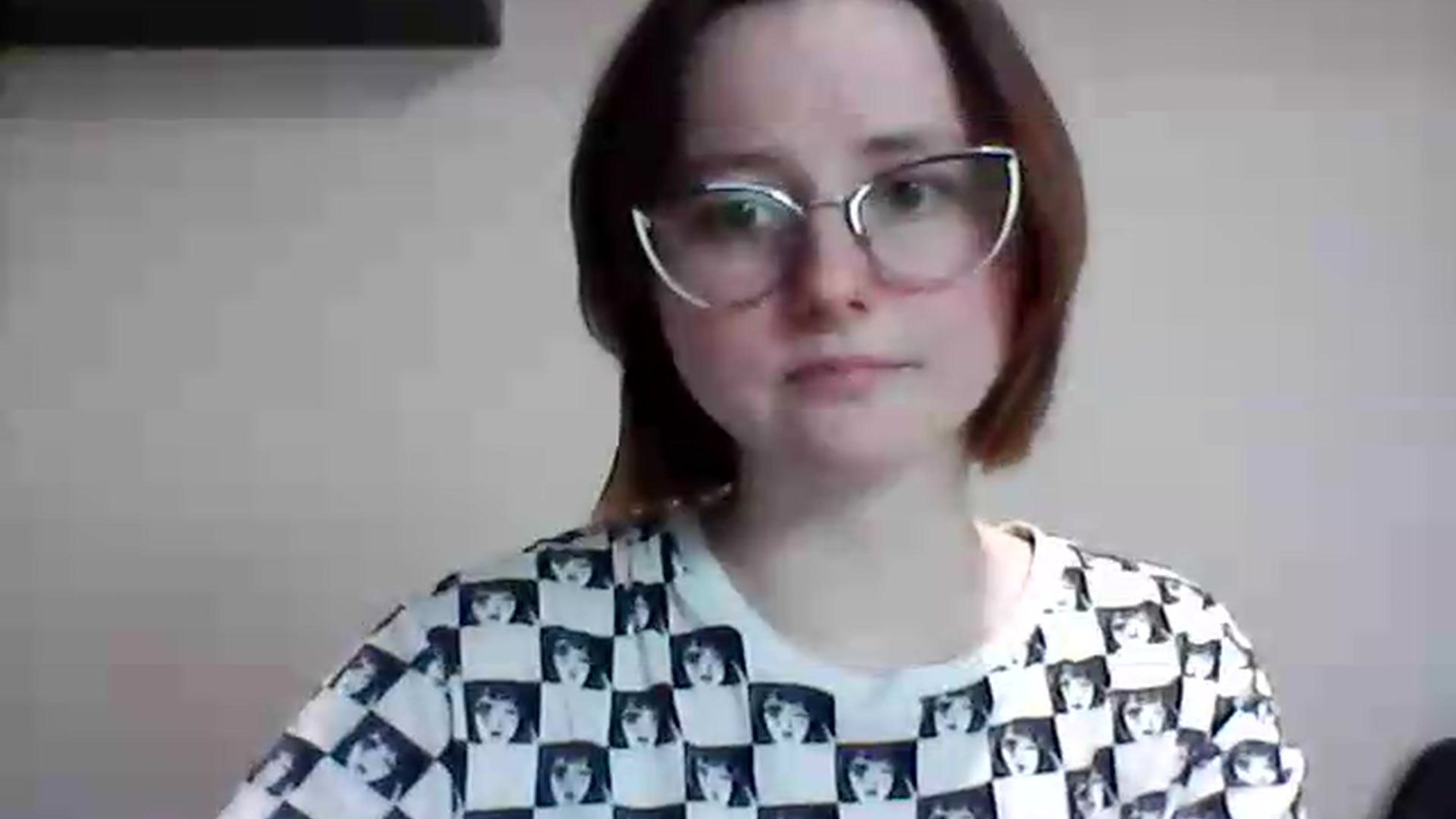 Gallery image thumbnail from KarinaQueen's myfreecams stream on, 05/19/2026, 19:01 image 14 of 20