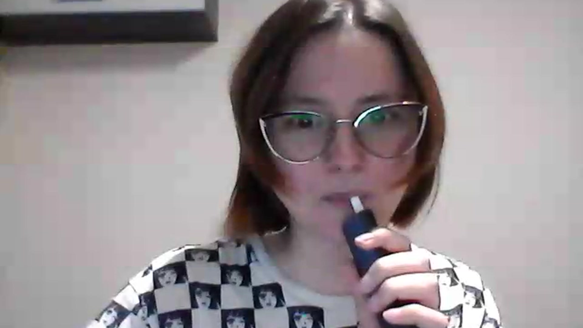 Gallery image thumbnail from KarinaQueen's myfreecams stream on, 05/19/2026, 19:01 image 2 of 20